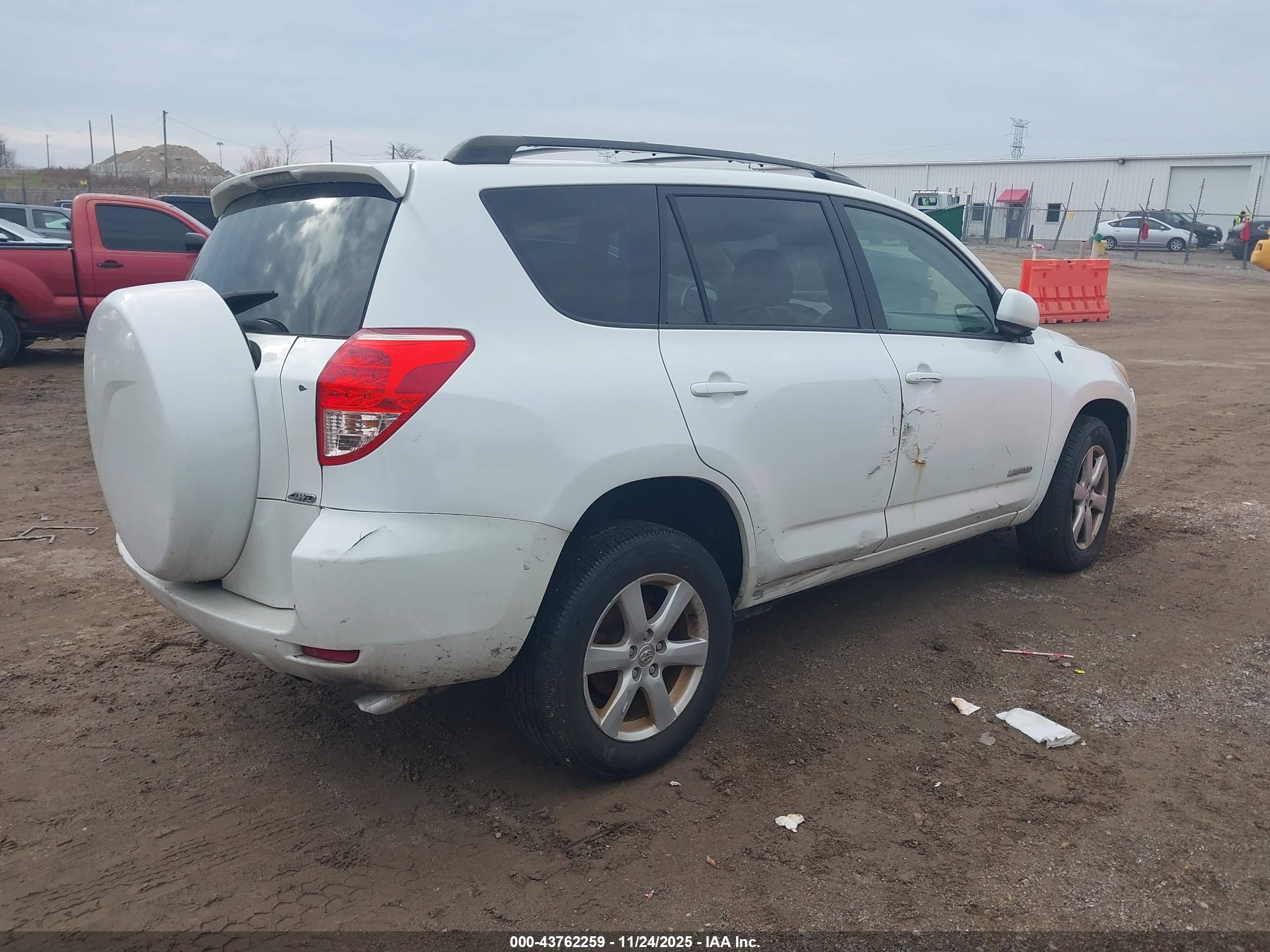 TOYOTA RAV4 image 4