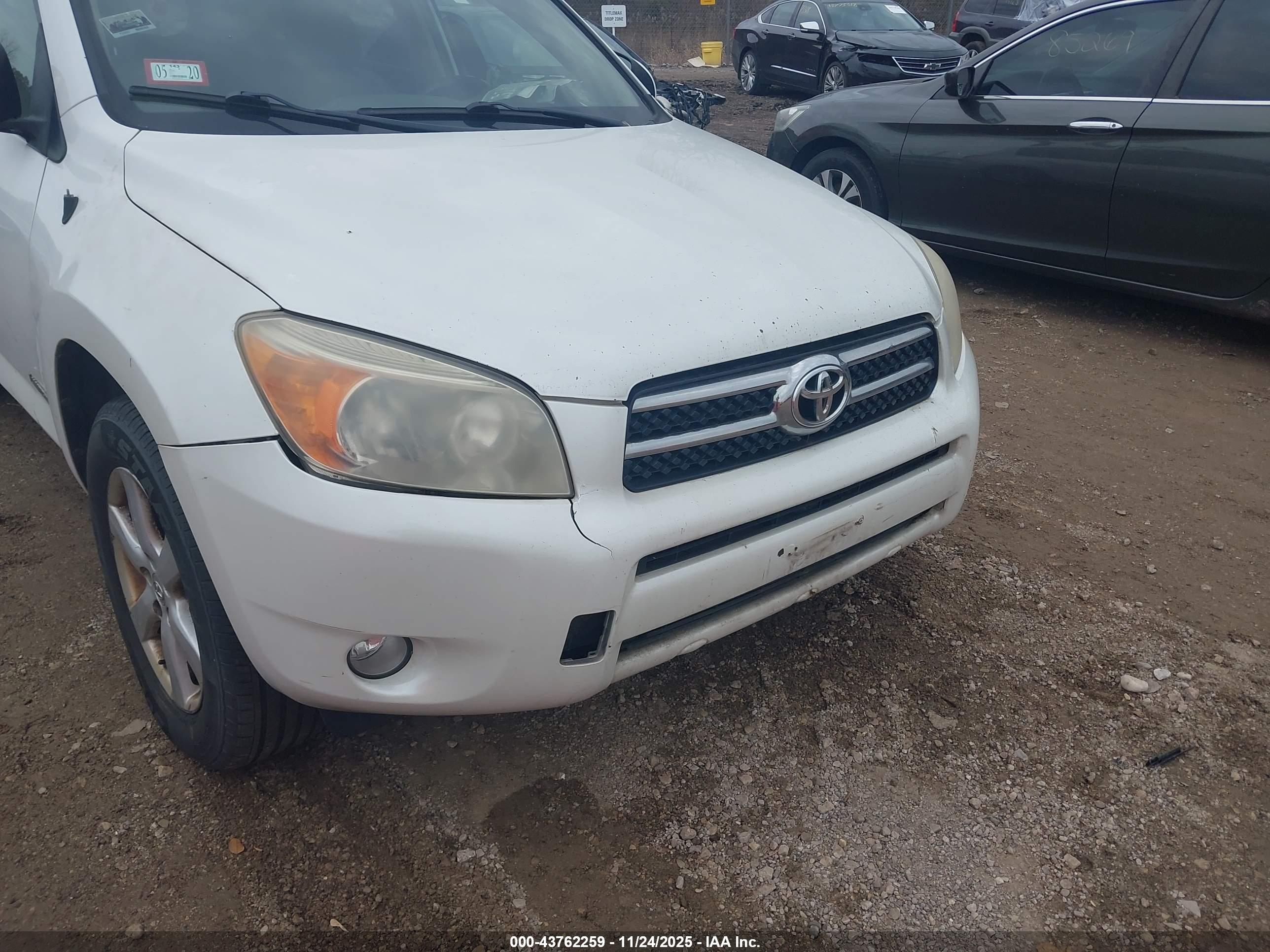 TOYOTA RAV4 image 6