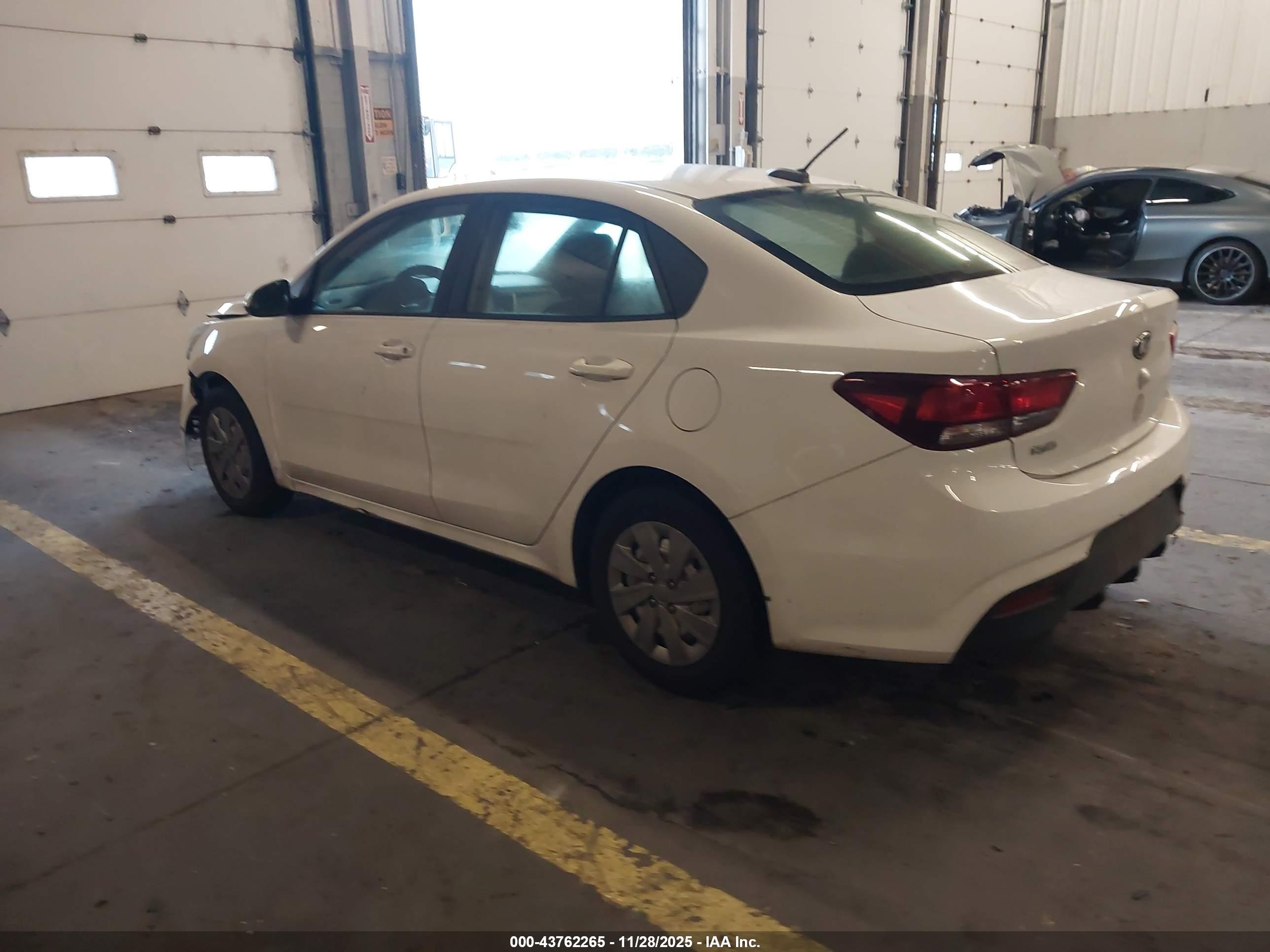 KIA RIO image 3
