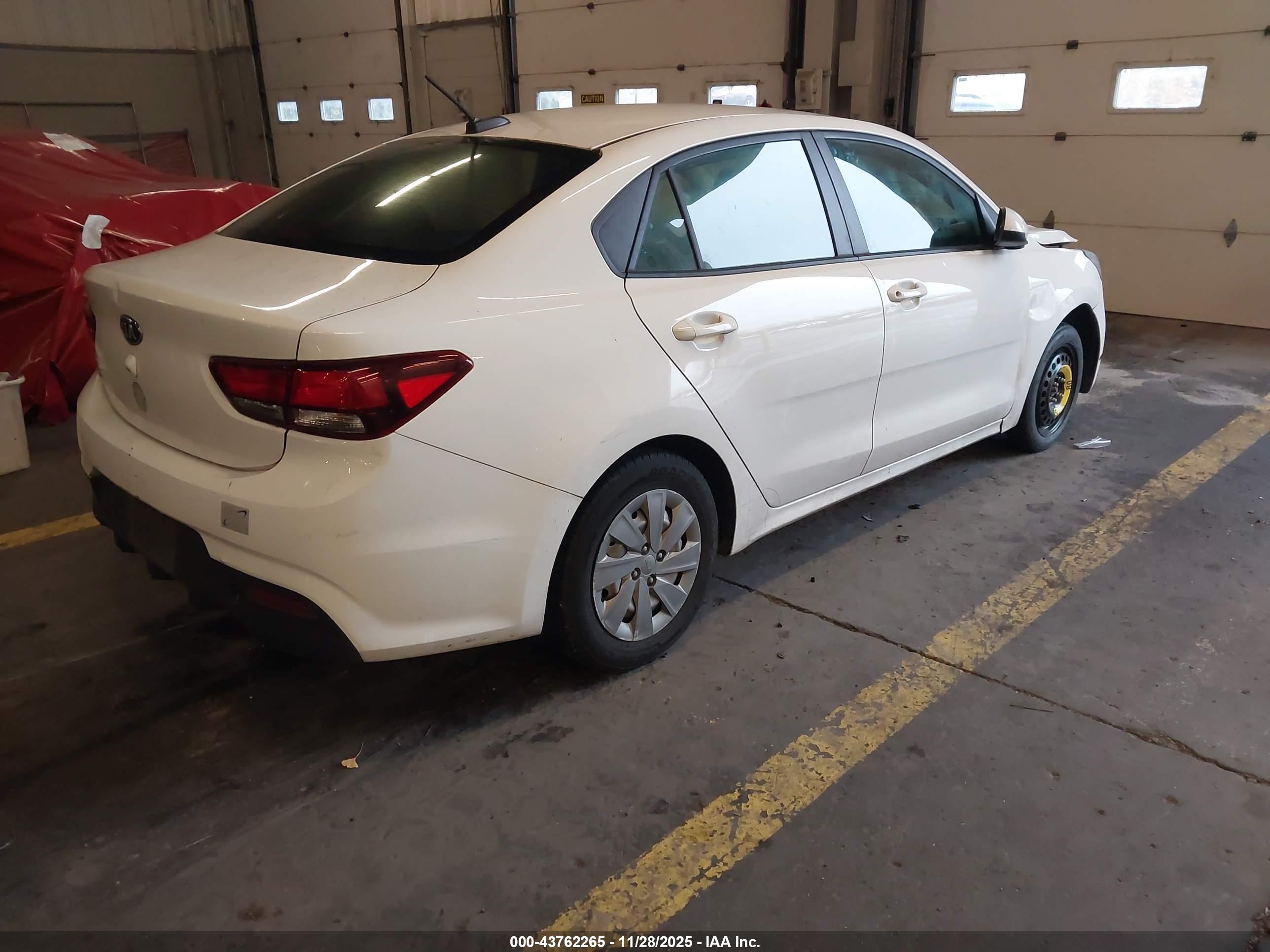 KIA RIO image 4