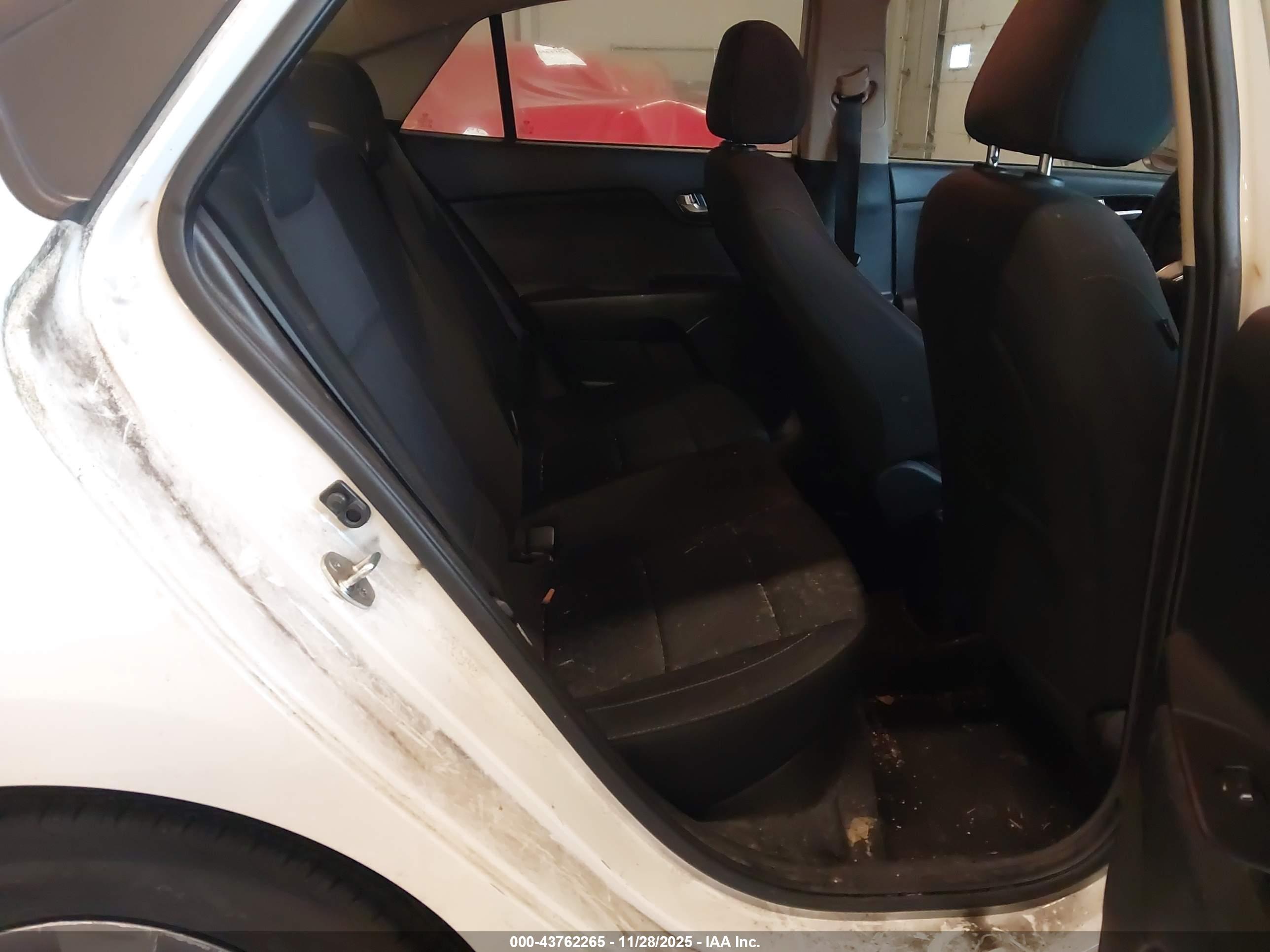 KIA RIO image 8