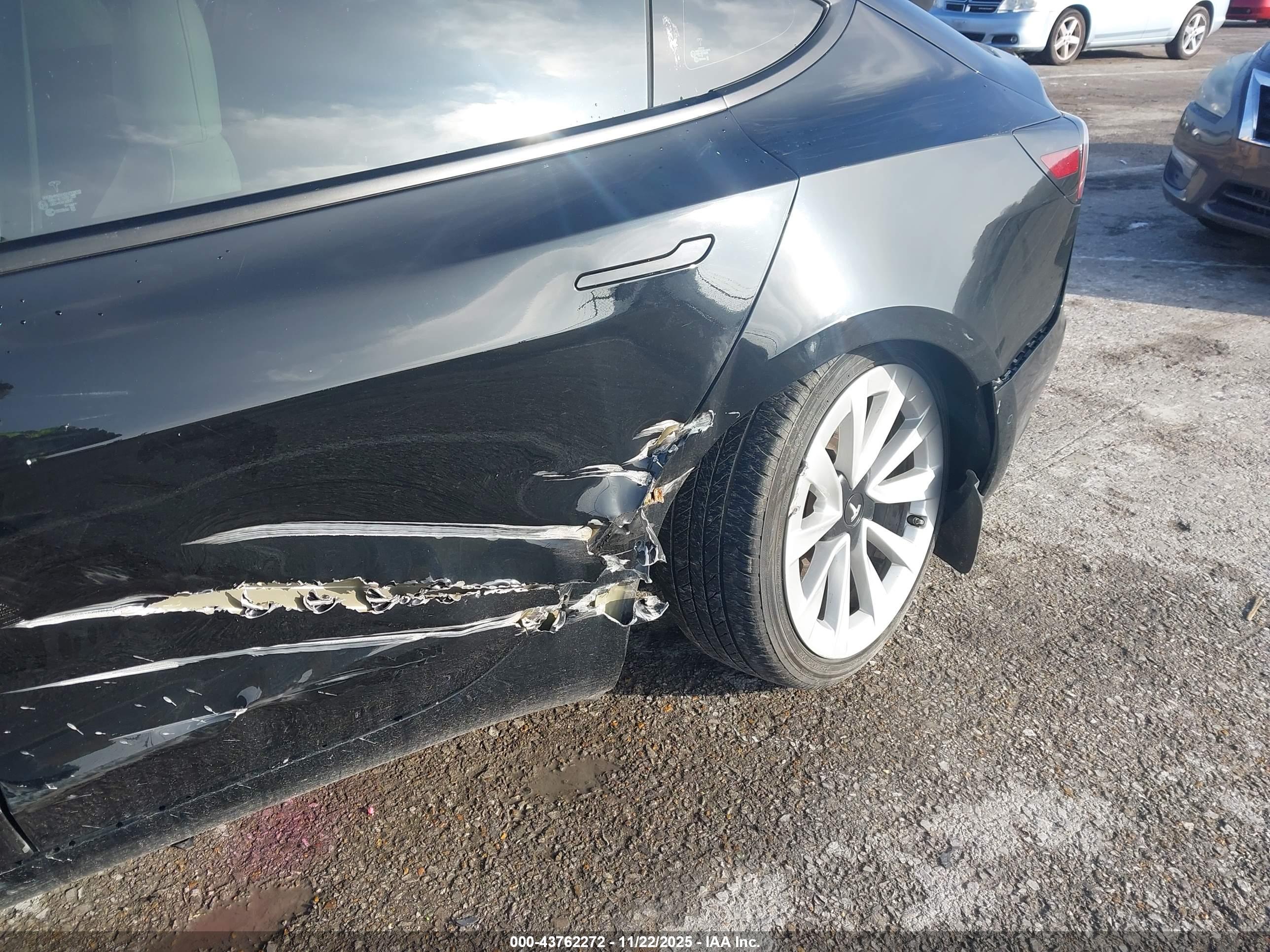 TESLA MODEL image 6