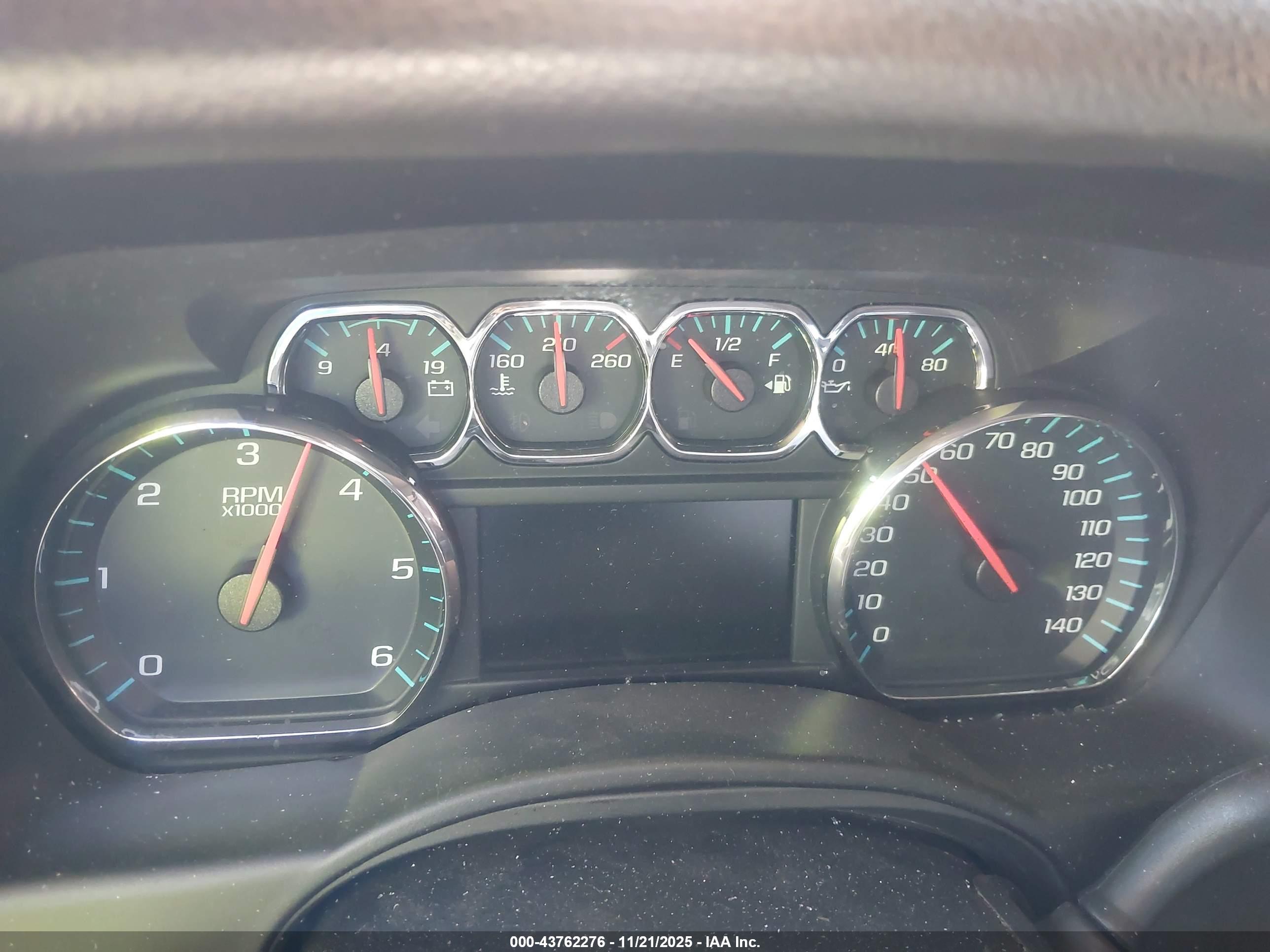 CHEVROLET SUBURBAN image 7