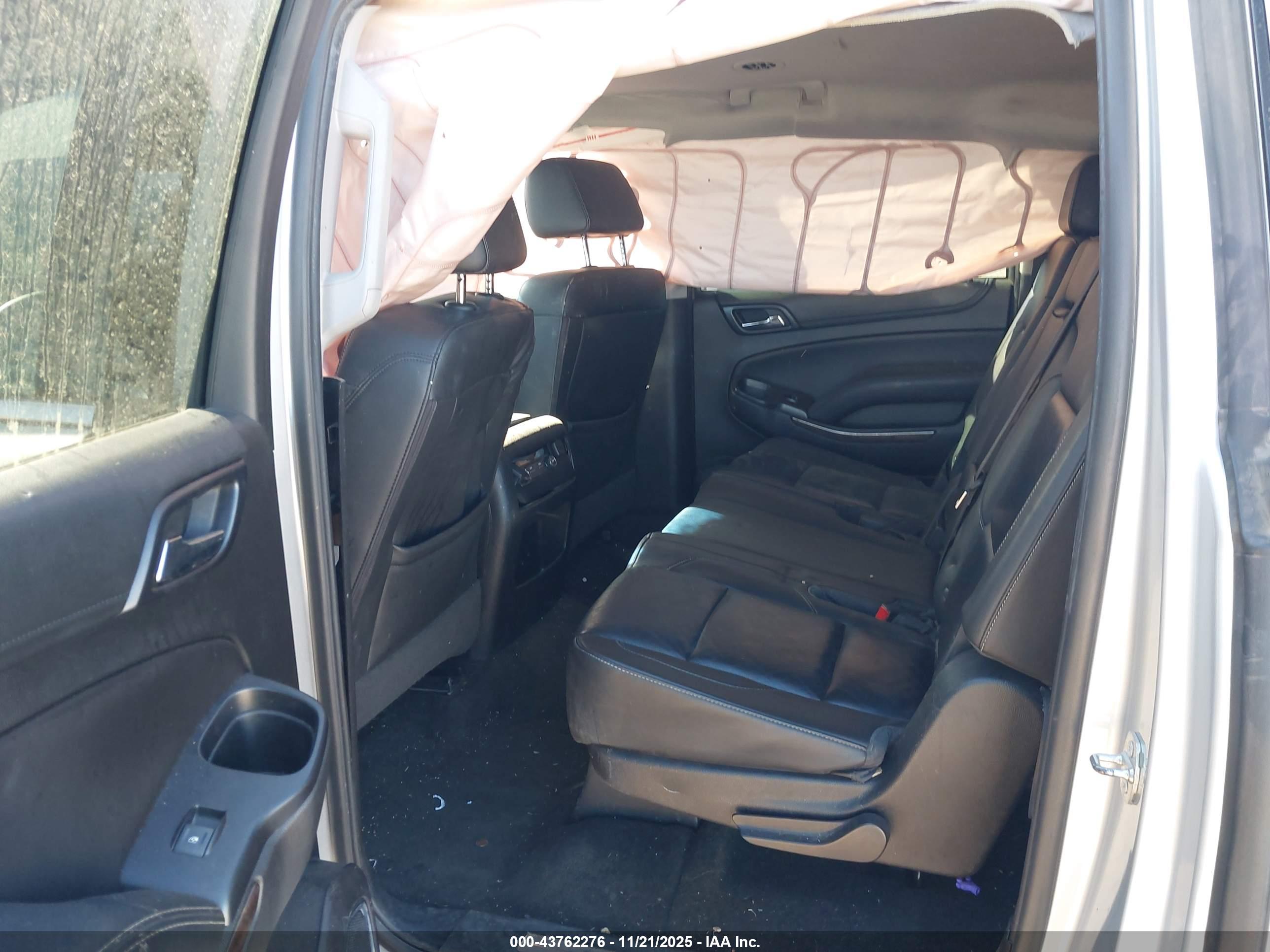 CHEVROLET SUBURBAN image 8