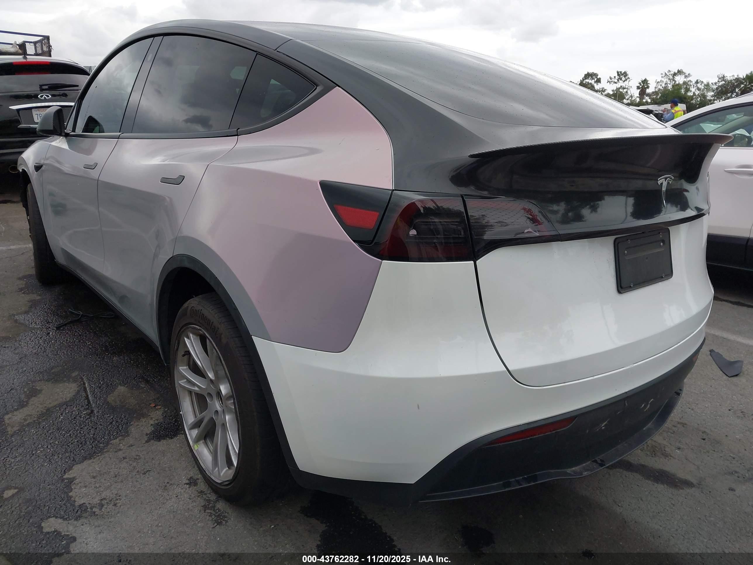 TESLA MODEL image 3