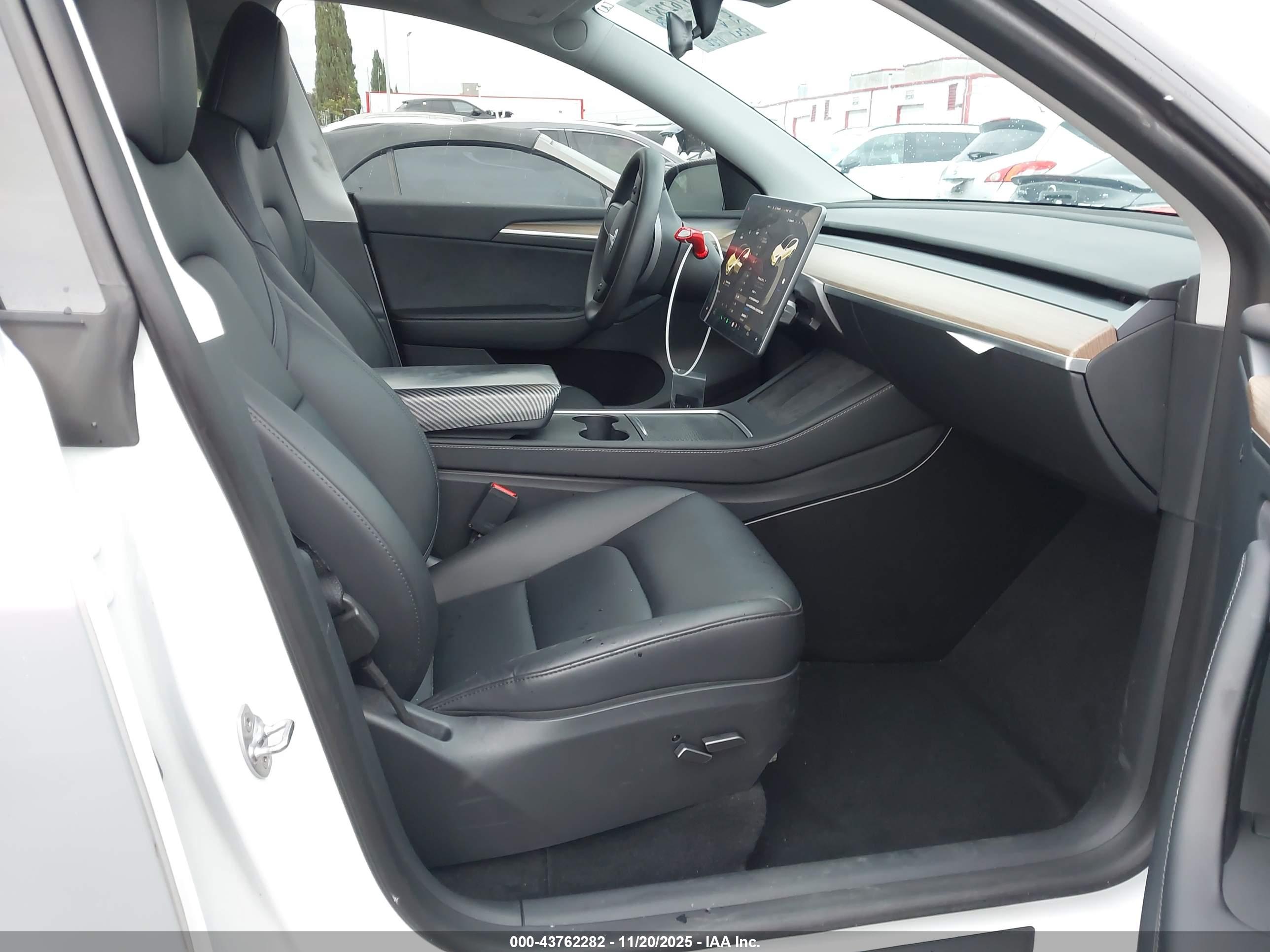 TESLA MODEL image 5