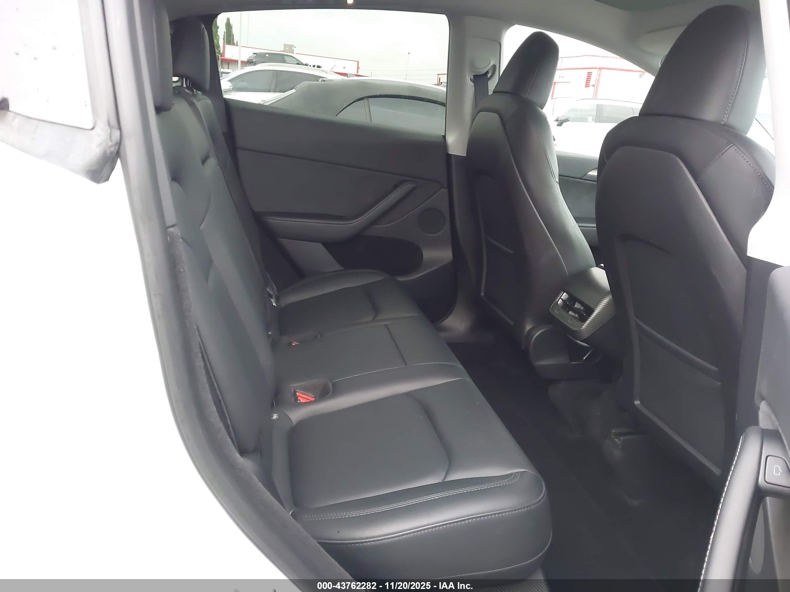 TESLA MODEL image 8