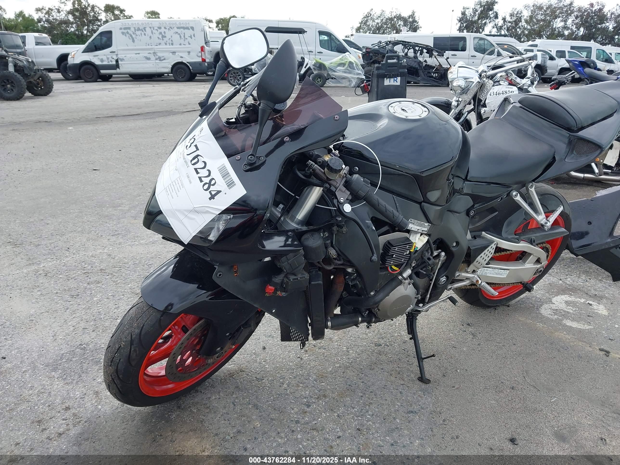 HONDA CBR1000 image 2