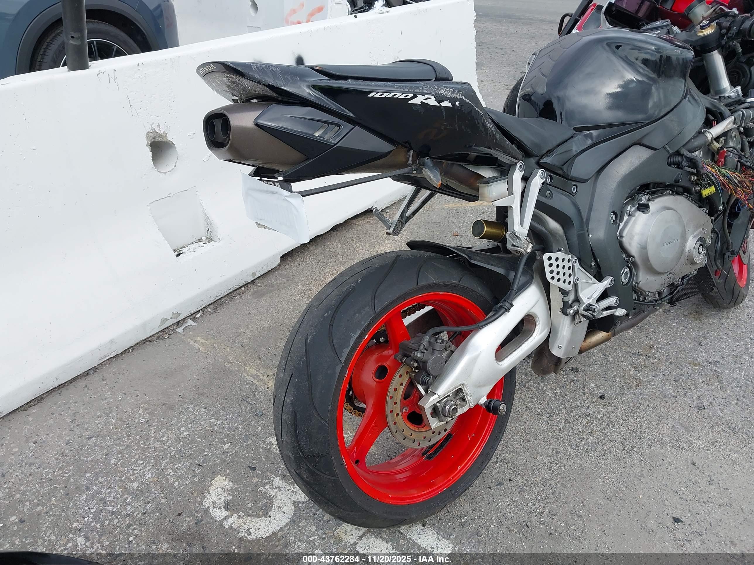HONDA CBR1000 image 4
