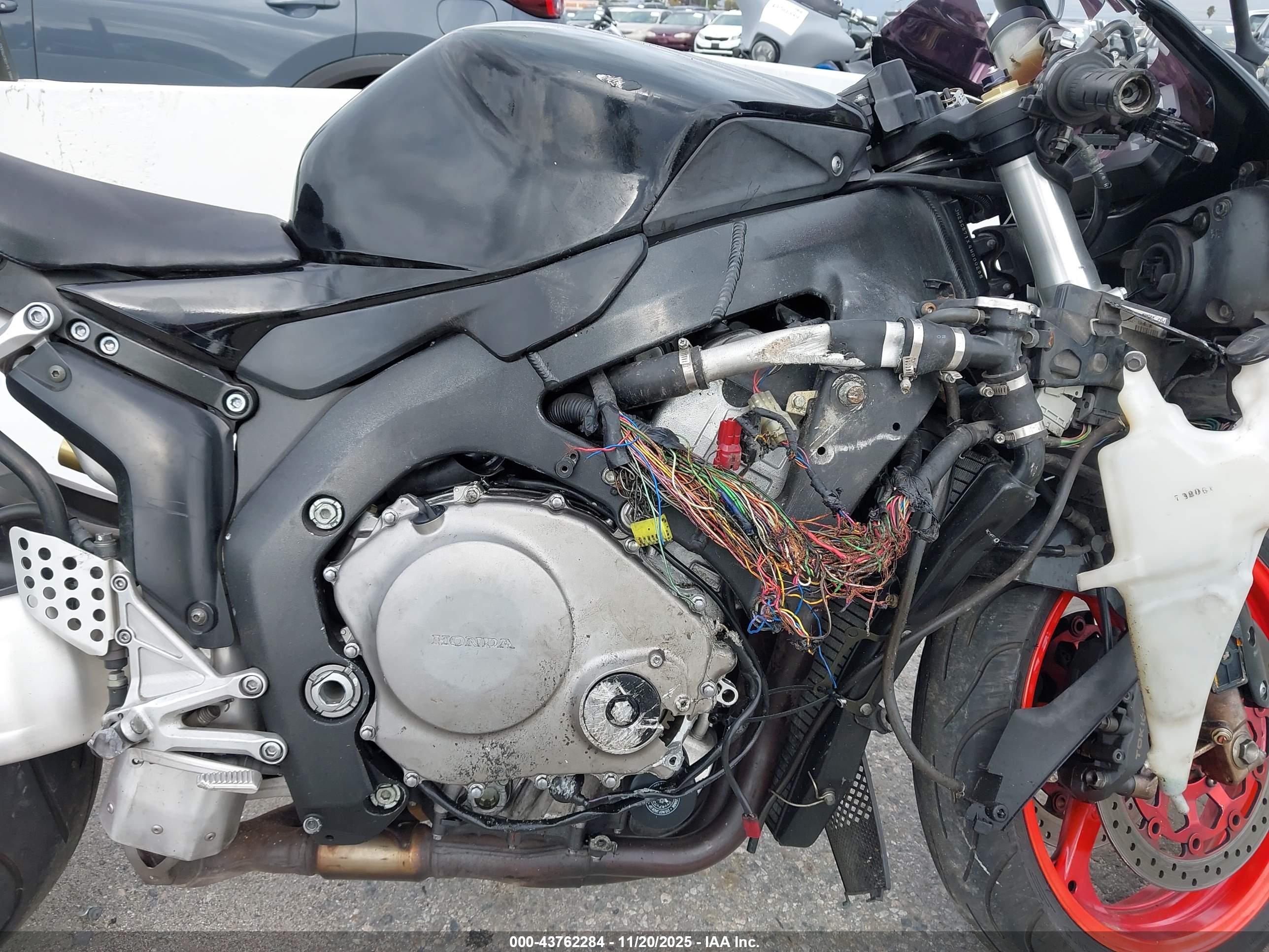 HONDA CBR1000 image 8