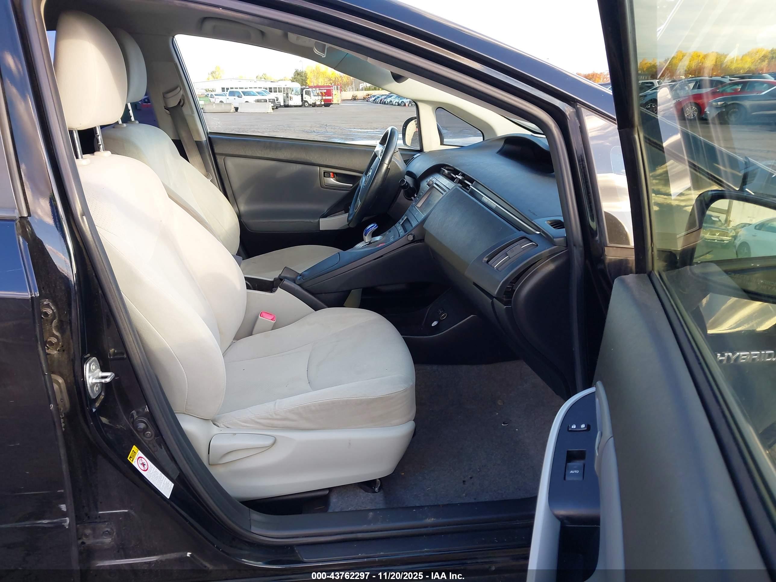 TOYOTA PRIUS image 5