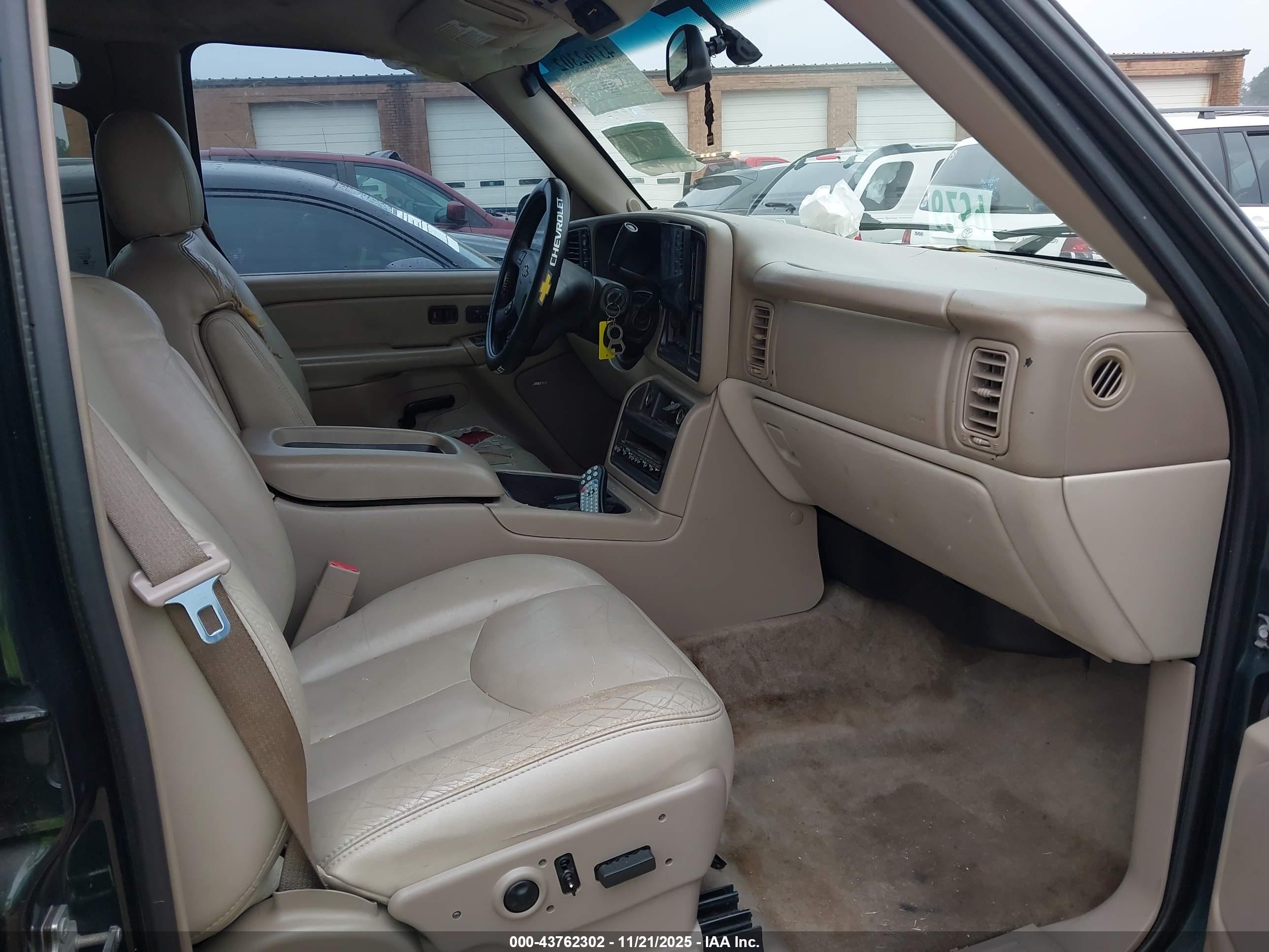 CHEVROLET TAHOE image 5