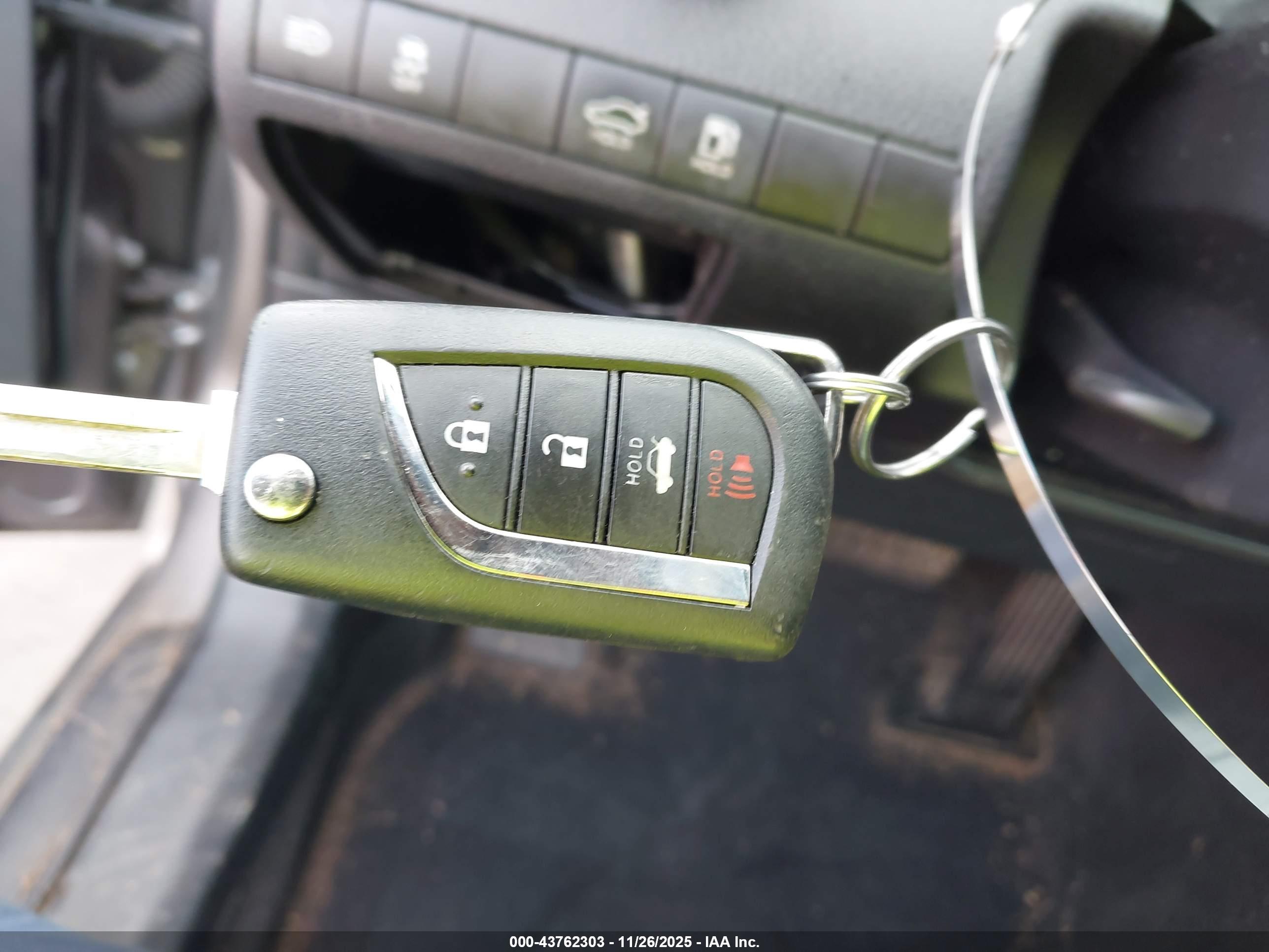 TOYOTA CAMRY image 11