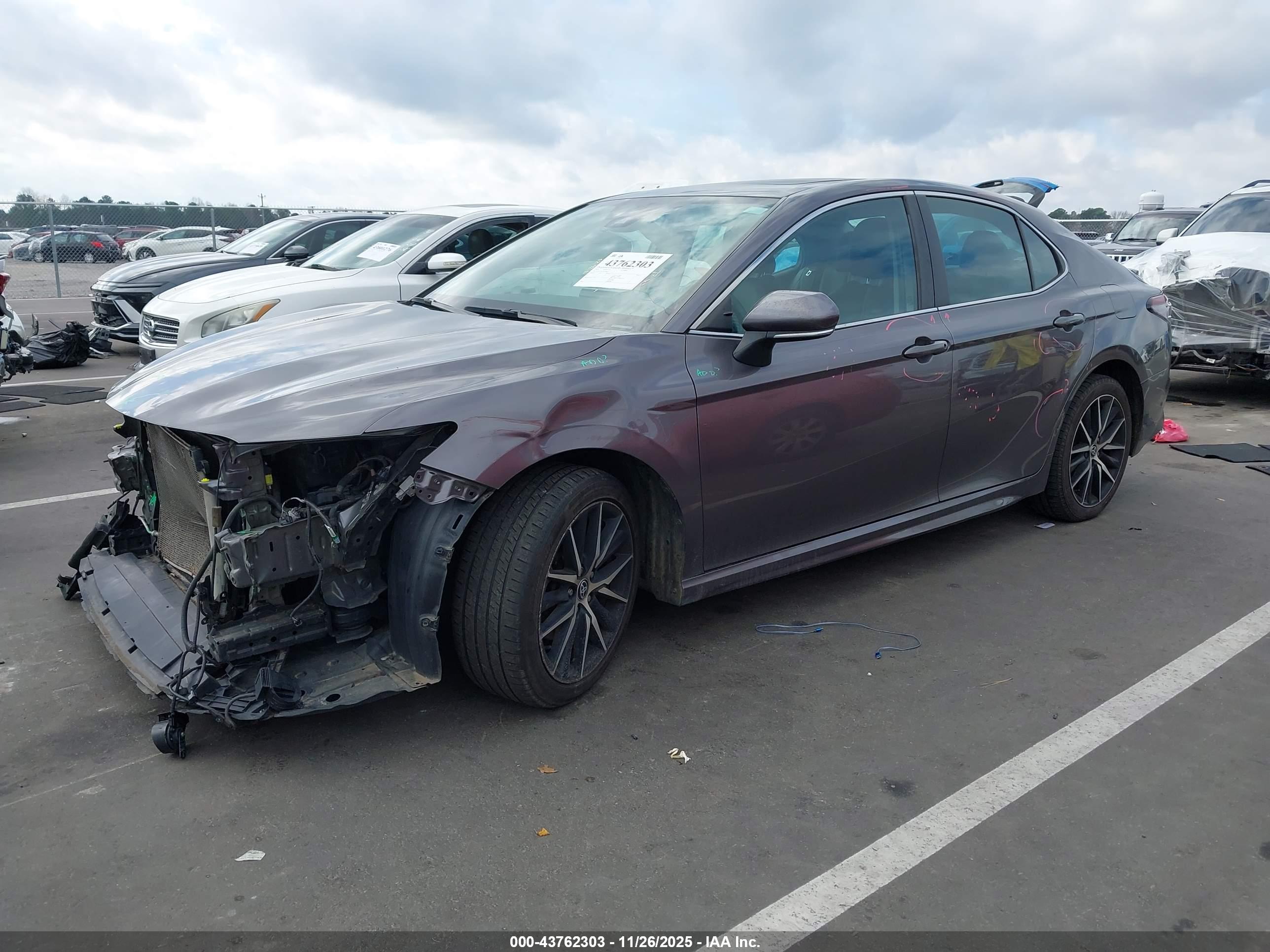 TOYOTA CAMRY image 2