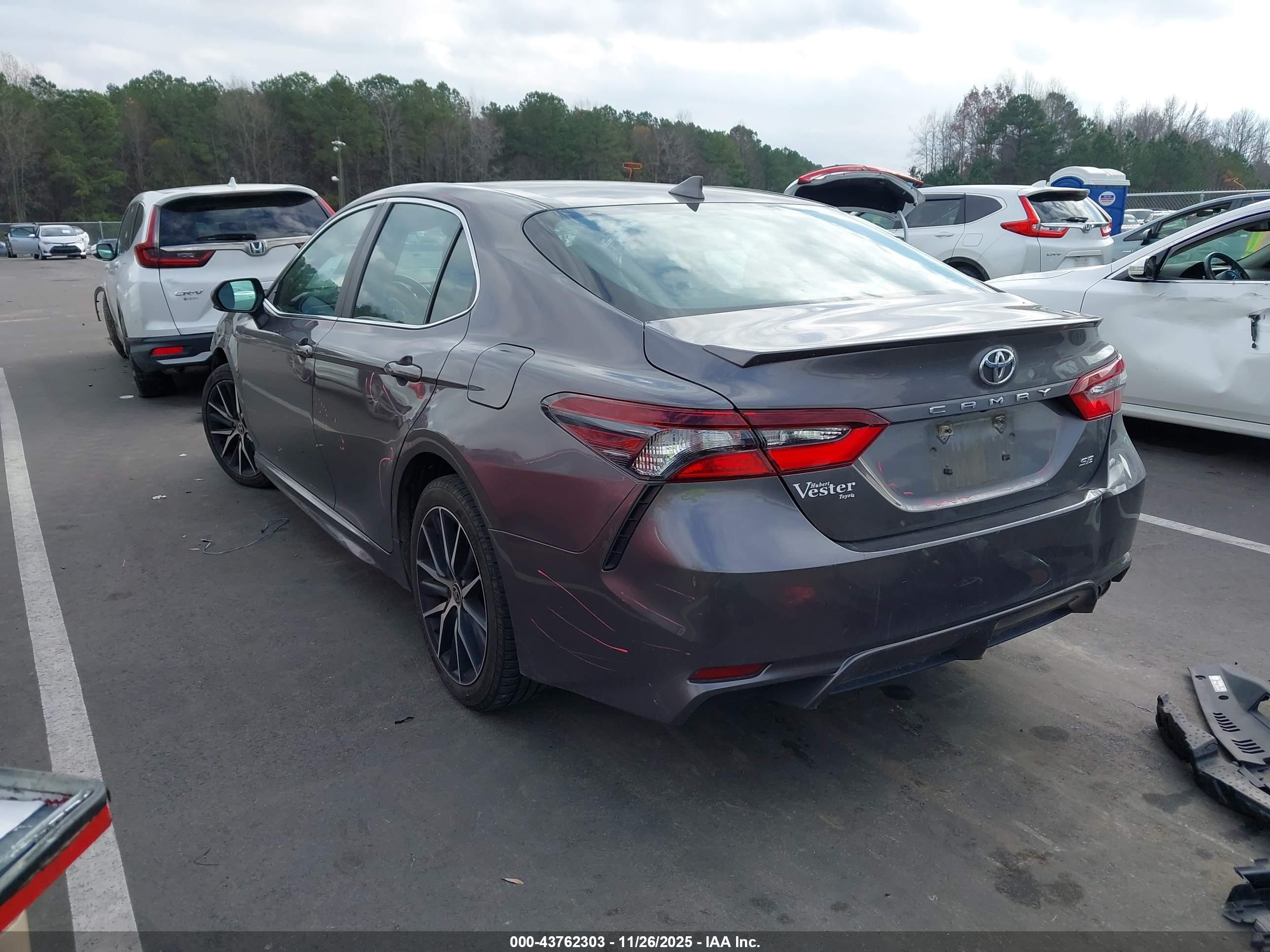 TOYOTA CAMRY image 3