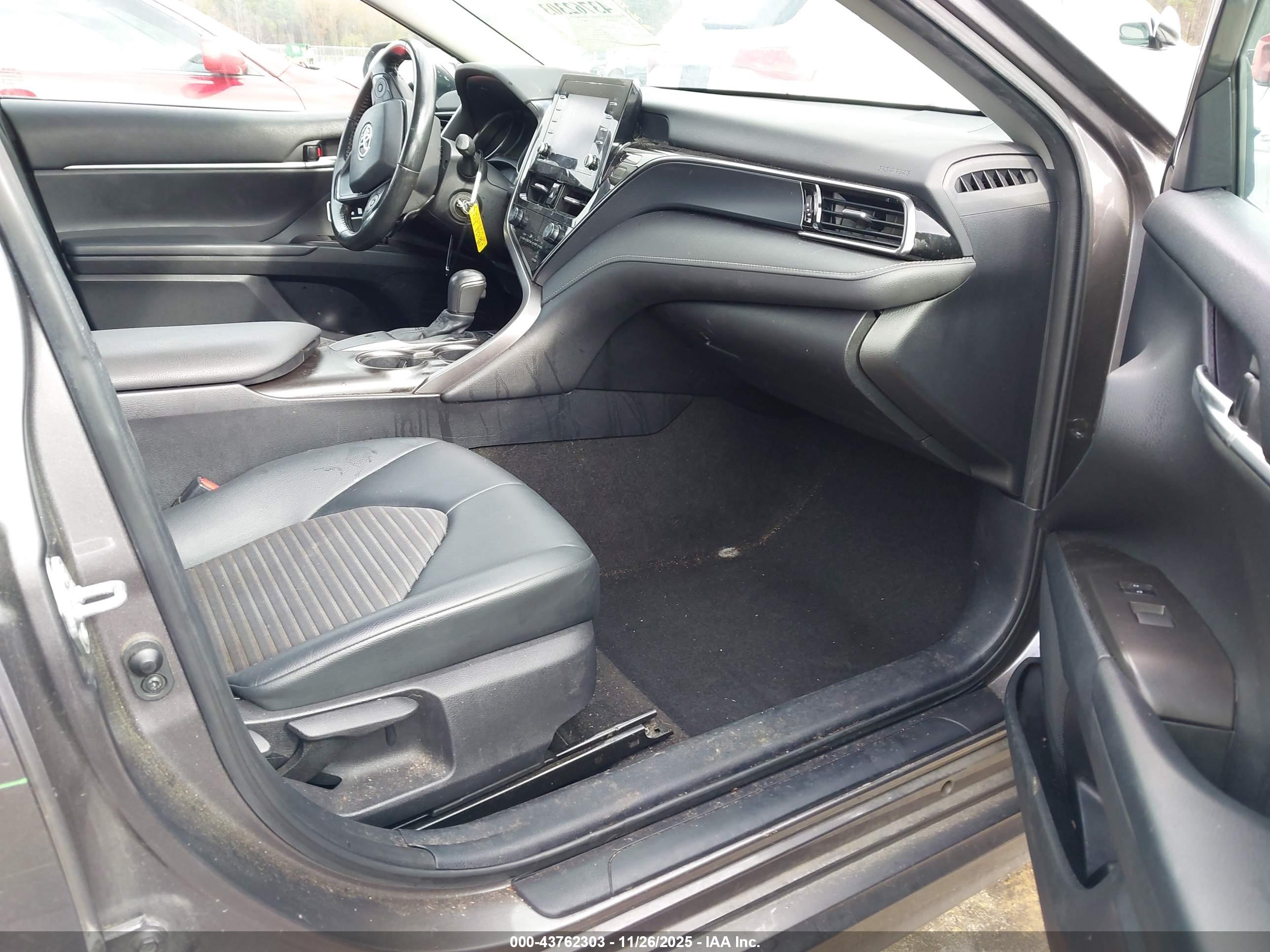 TOYOTA CAMRY image 5