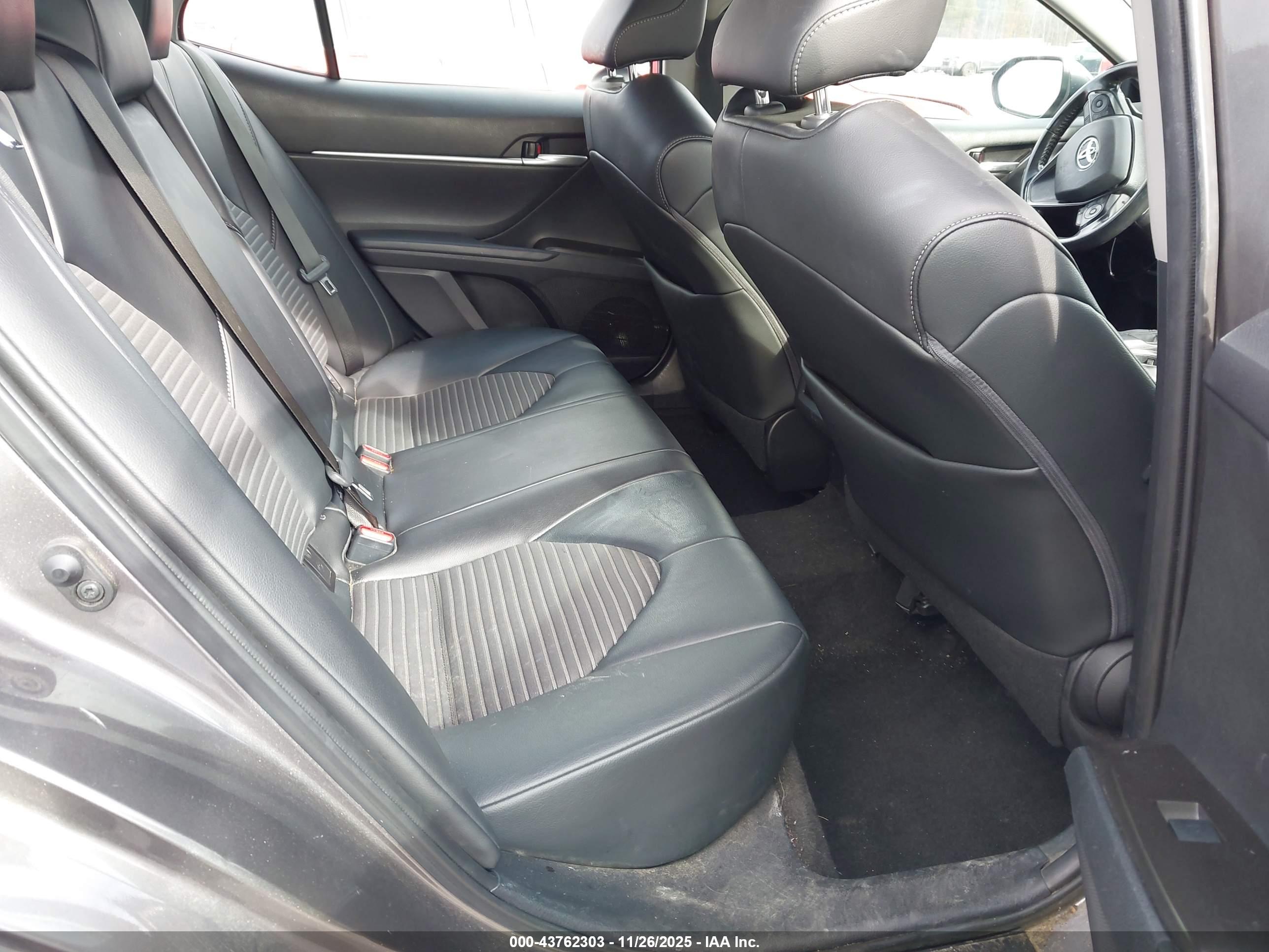 TOYOTA CAMRY image 8