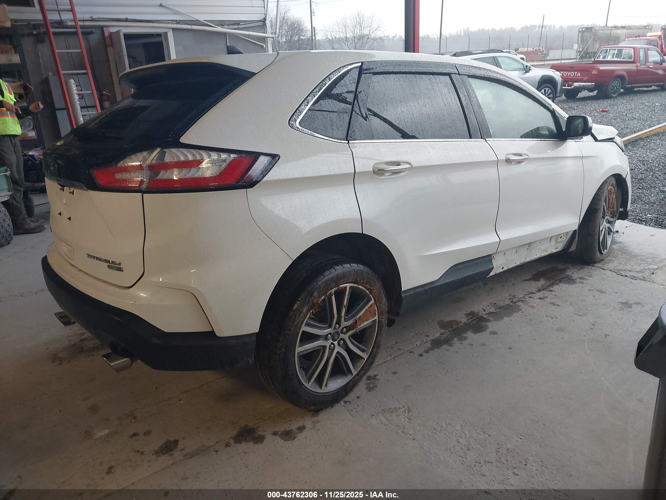 FORD EDGE image 4