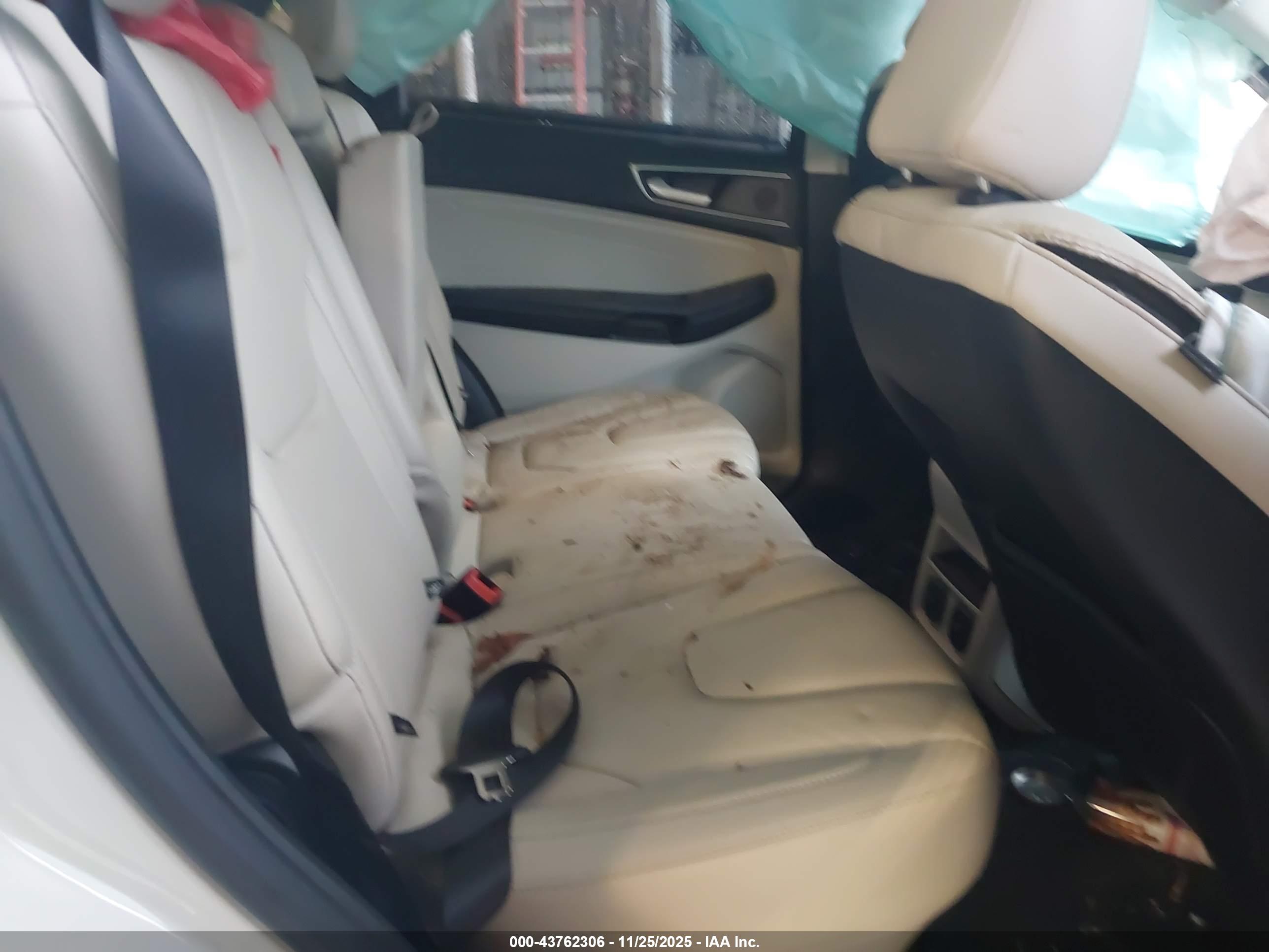 FORD EDGE image 8