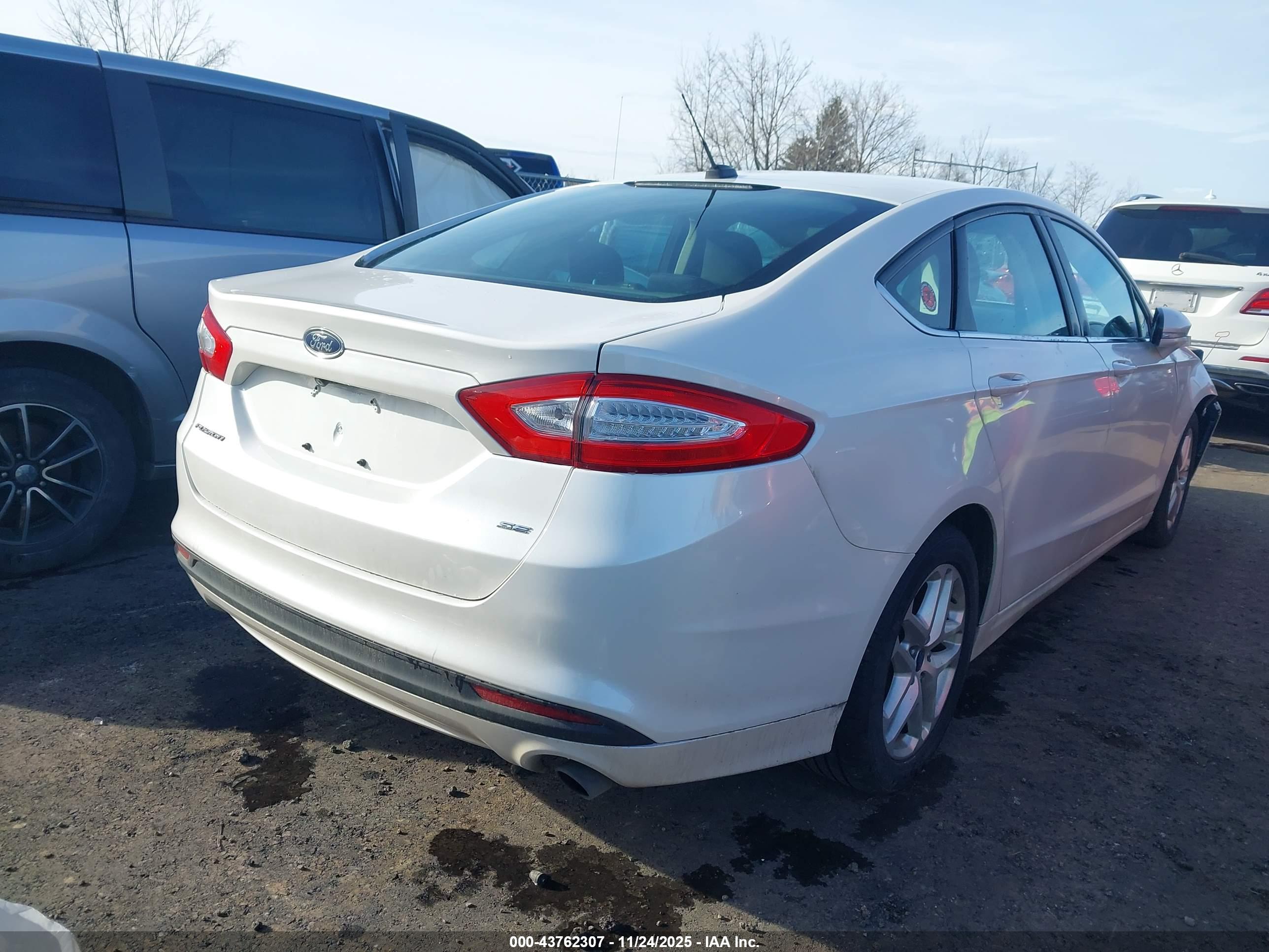 FORD FUSION image 4