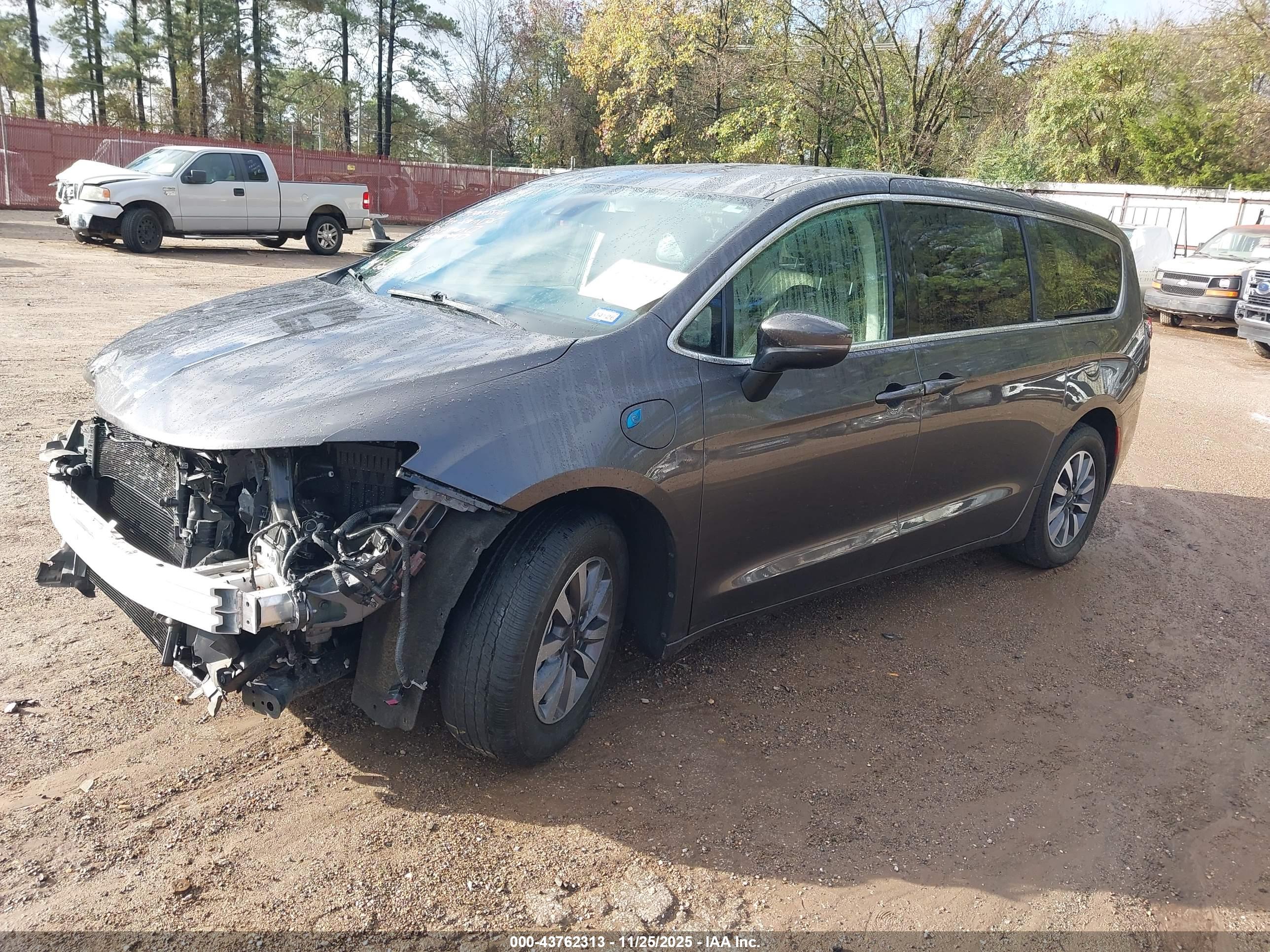 CHRYSLER PACIFICA image 2