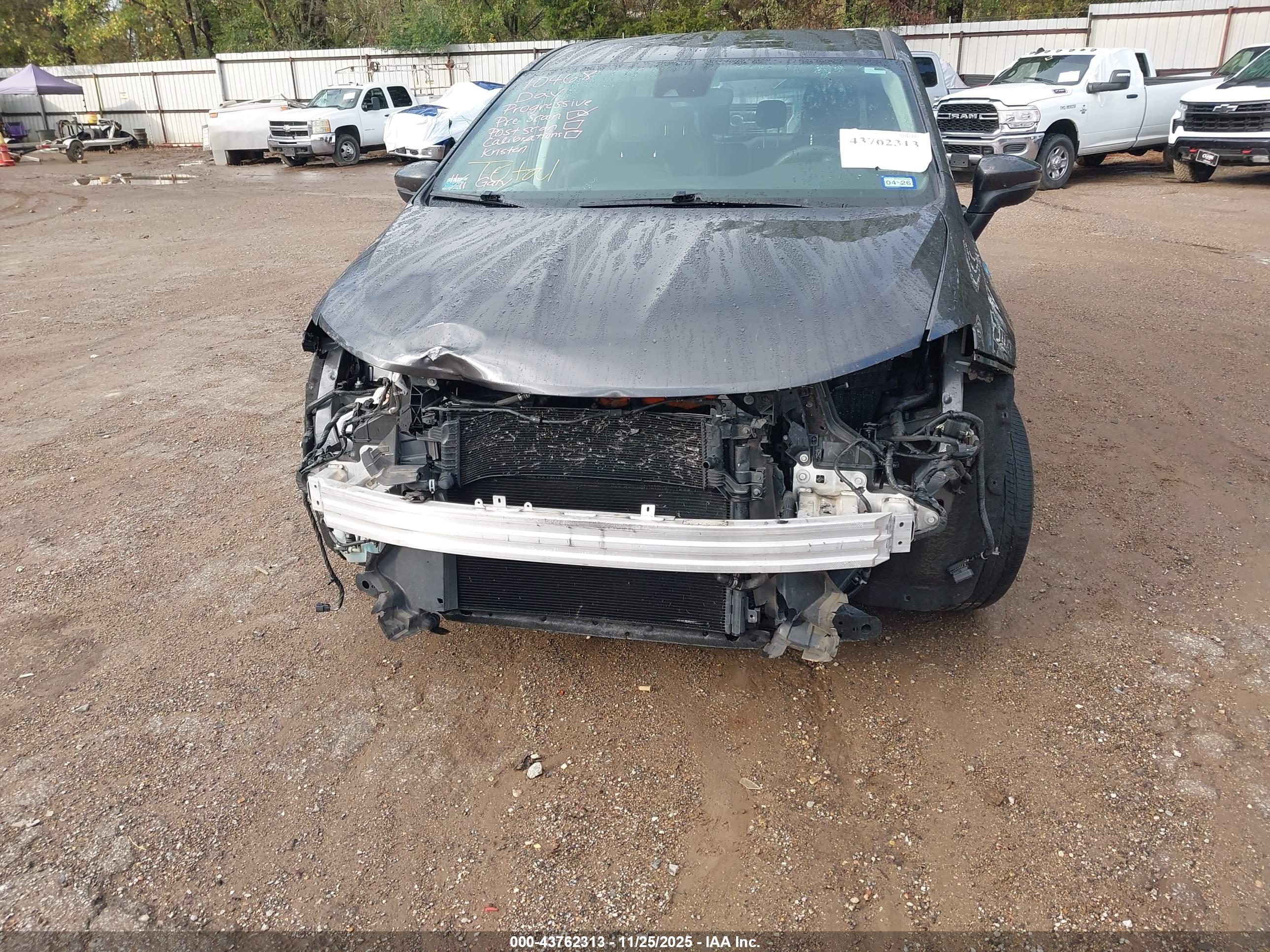 CHRYSLER PACIFICA image 6