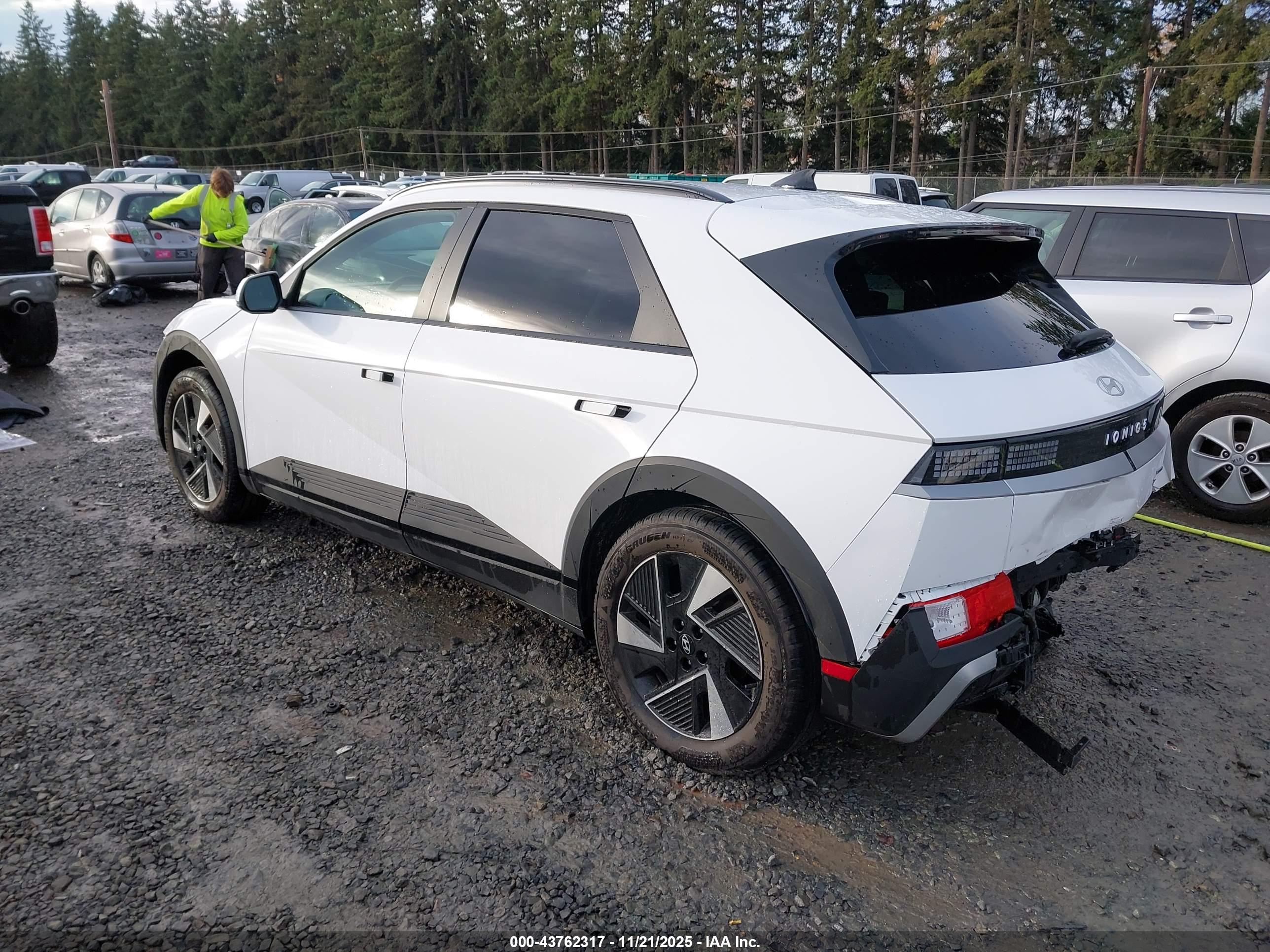 HYUNDAI IONIQ image 3