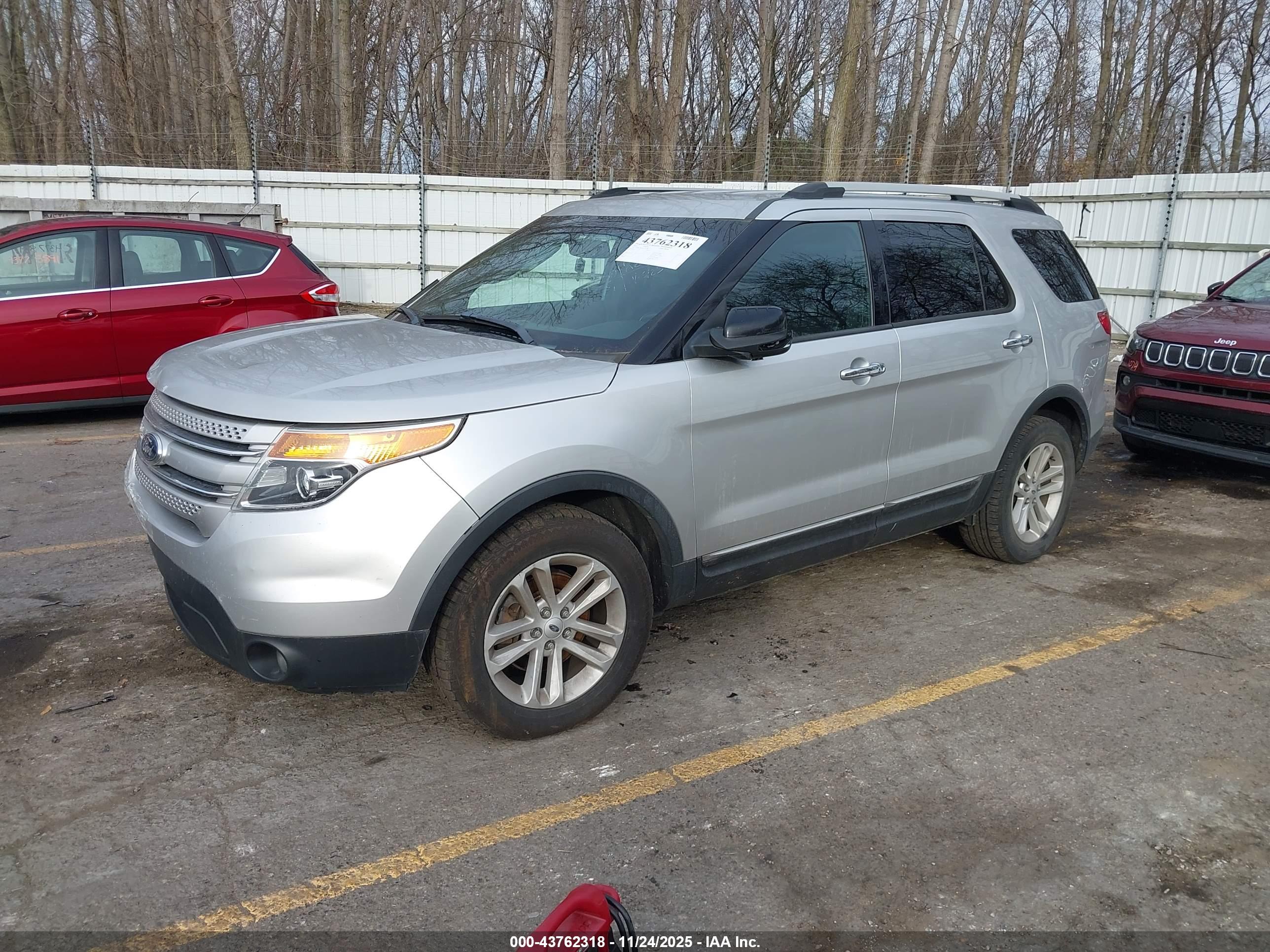 FORD EXPLORER image 2