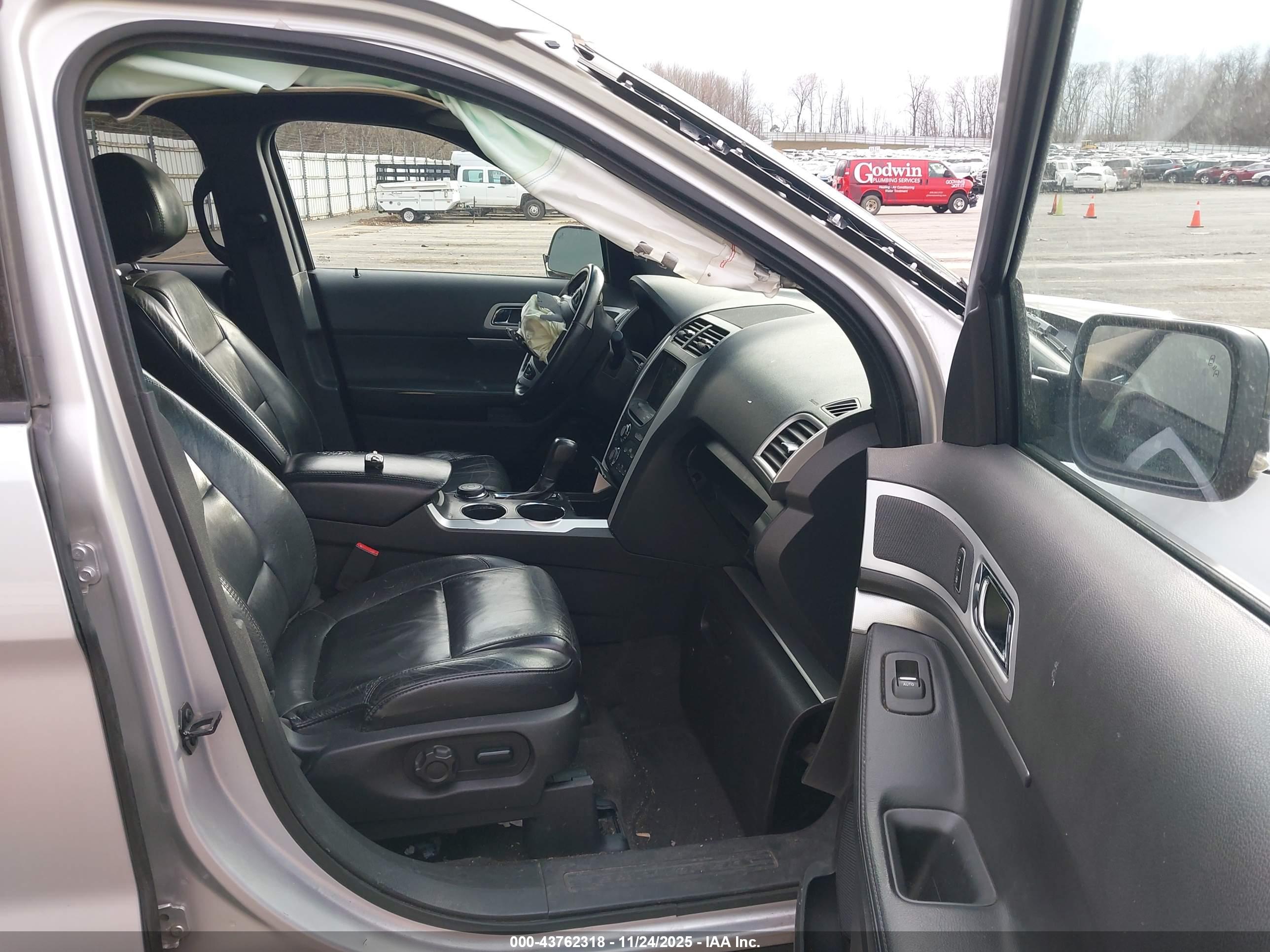 FORD EXPLORER image 5