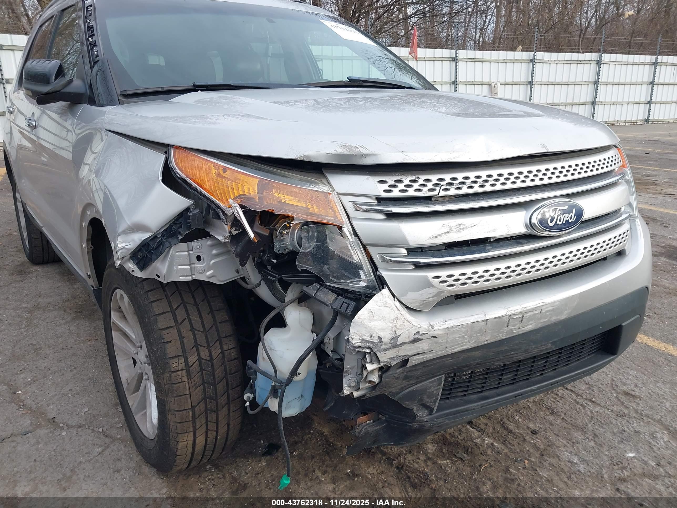FORD EXPLORER image 6