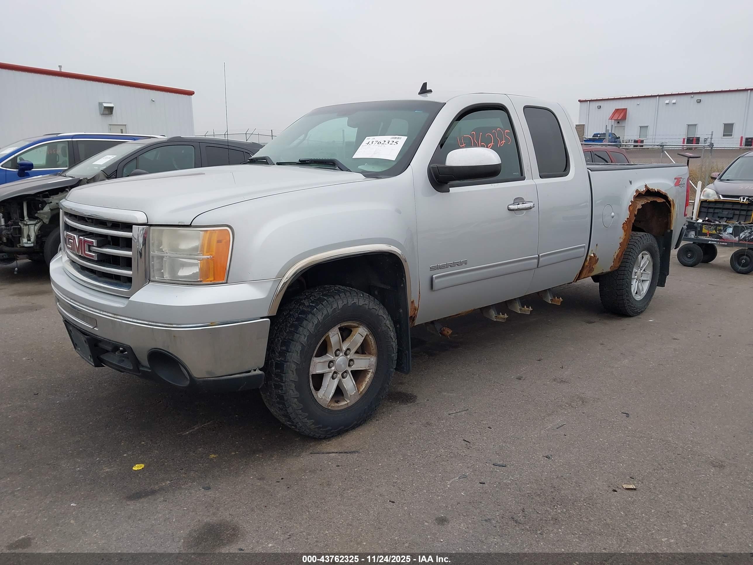 GMC SIERRA image 2