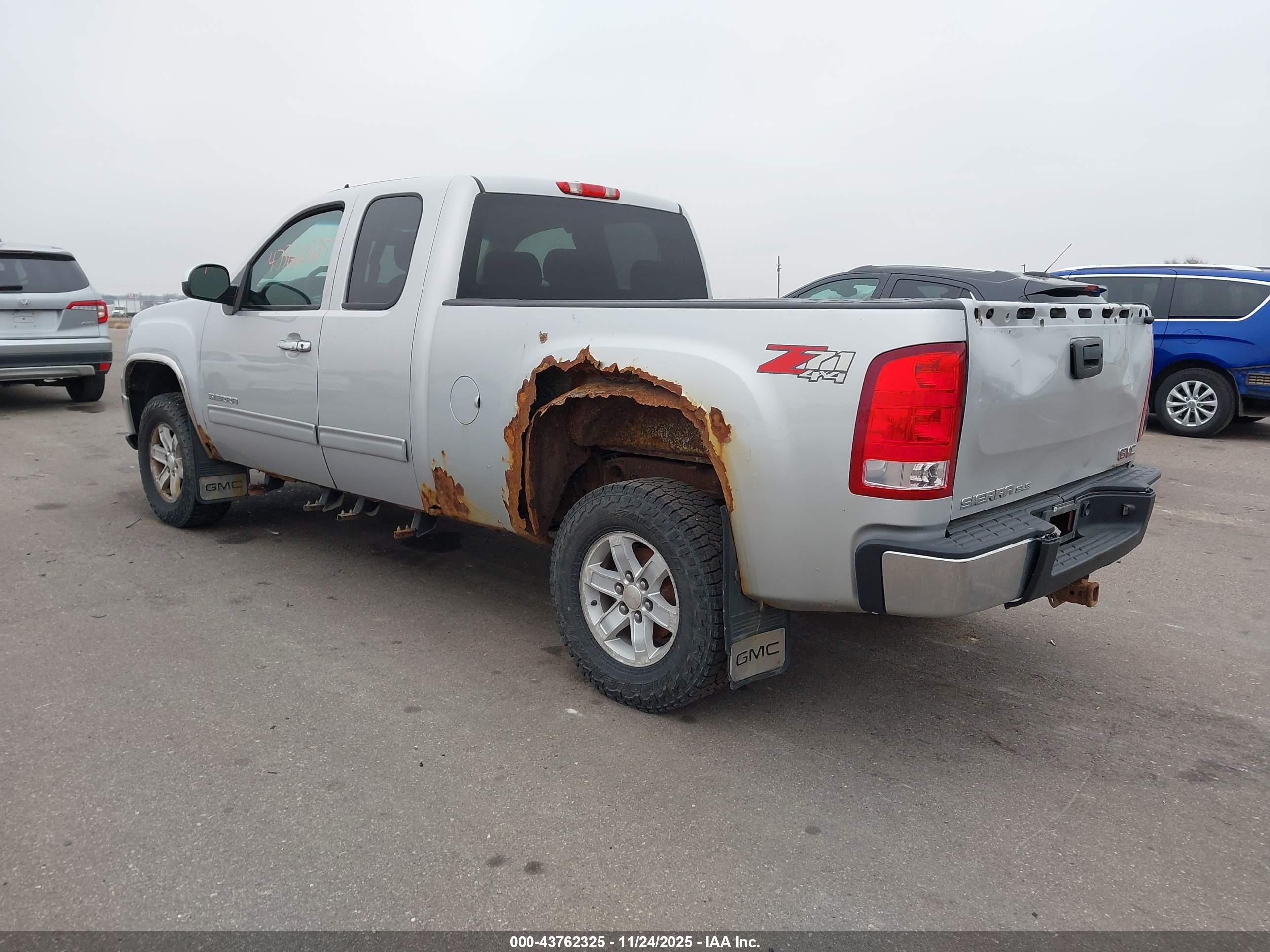 GMC SIERRA image 3