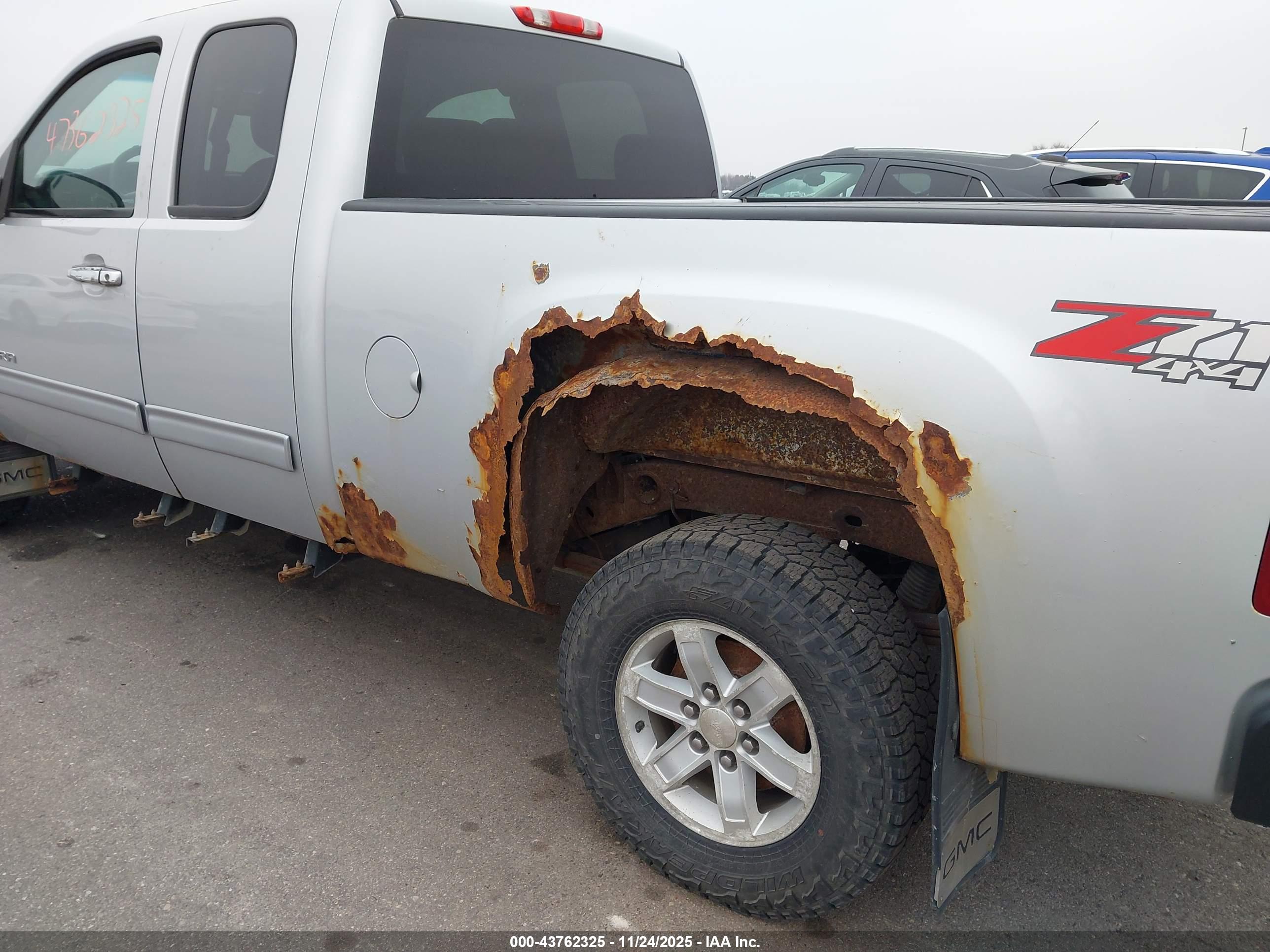 GMC SIERRA image 6