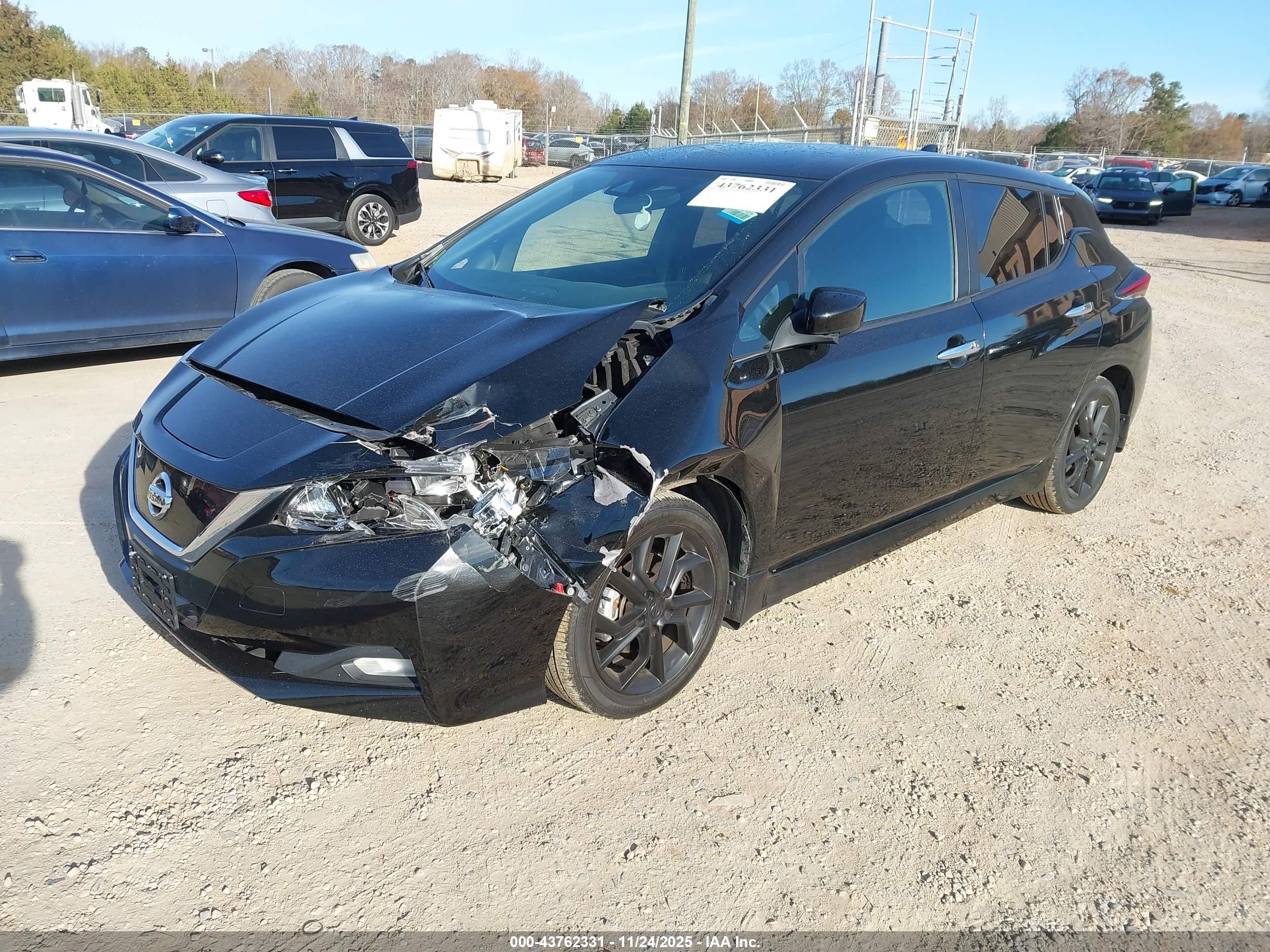 NISSAN LEAF image 2