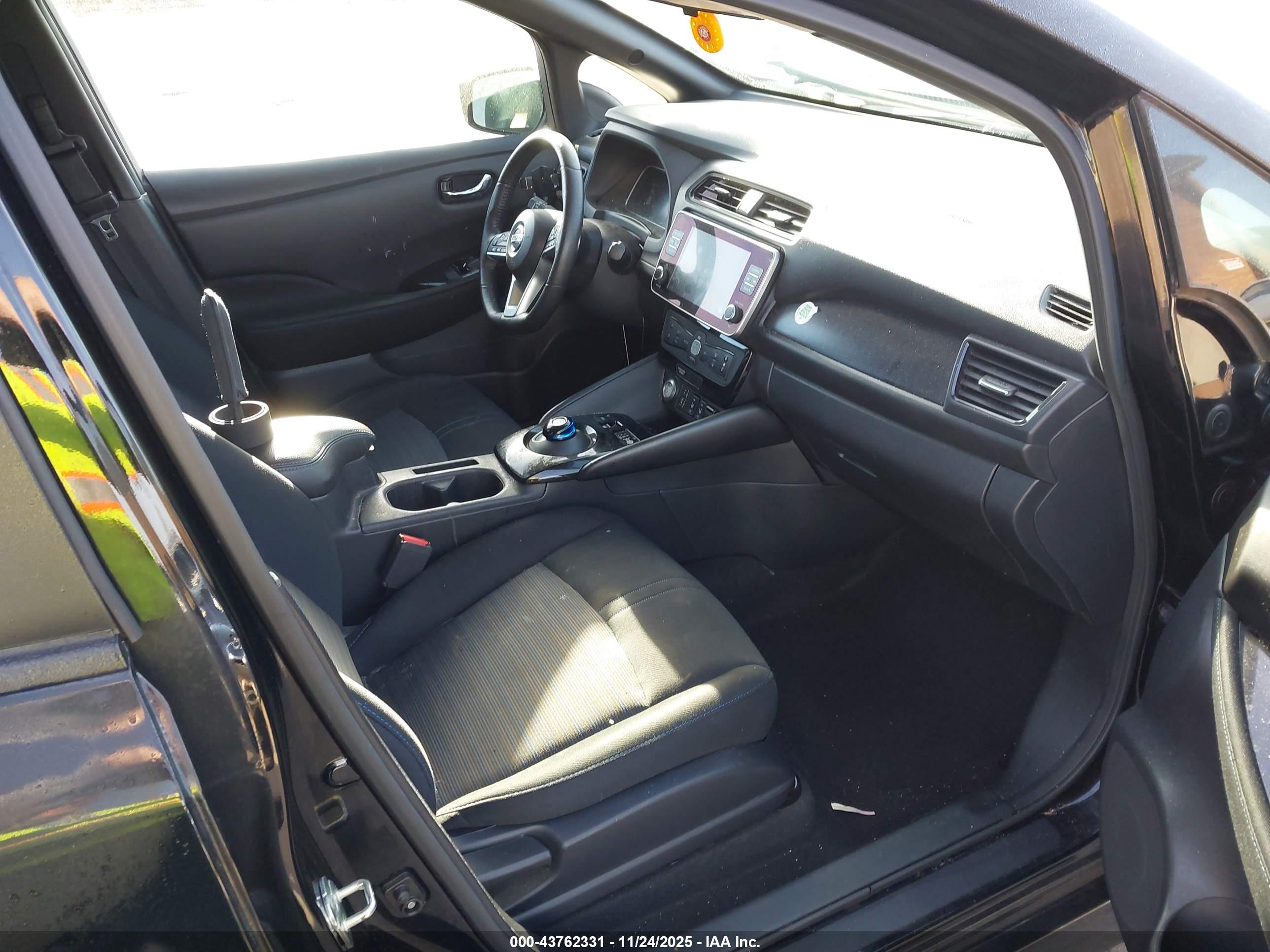 NISSAN LEAF image 5