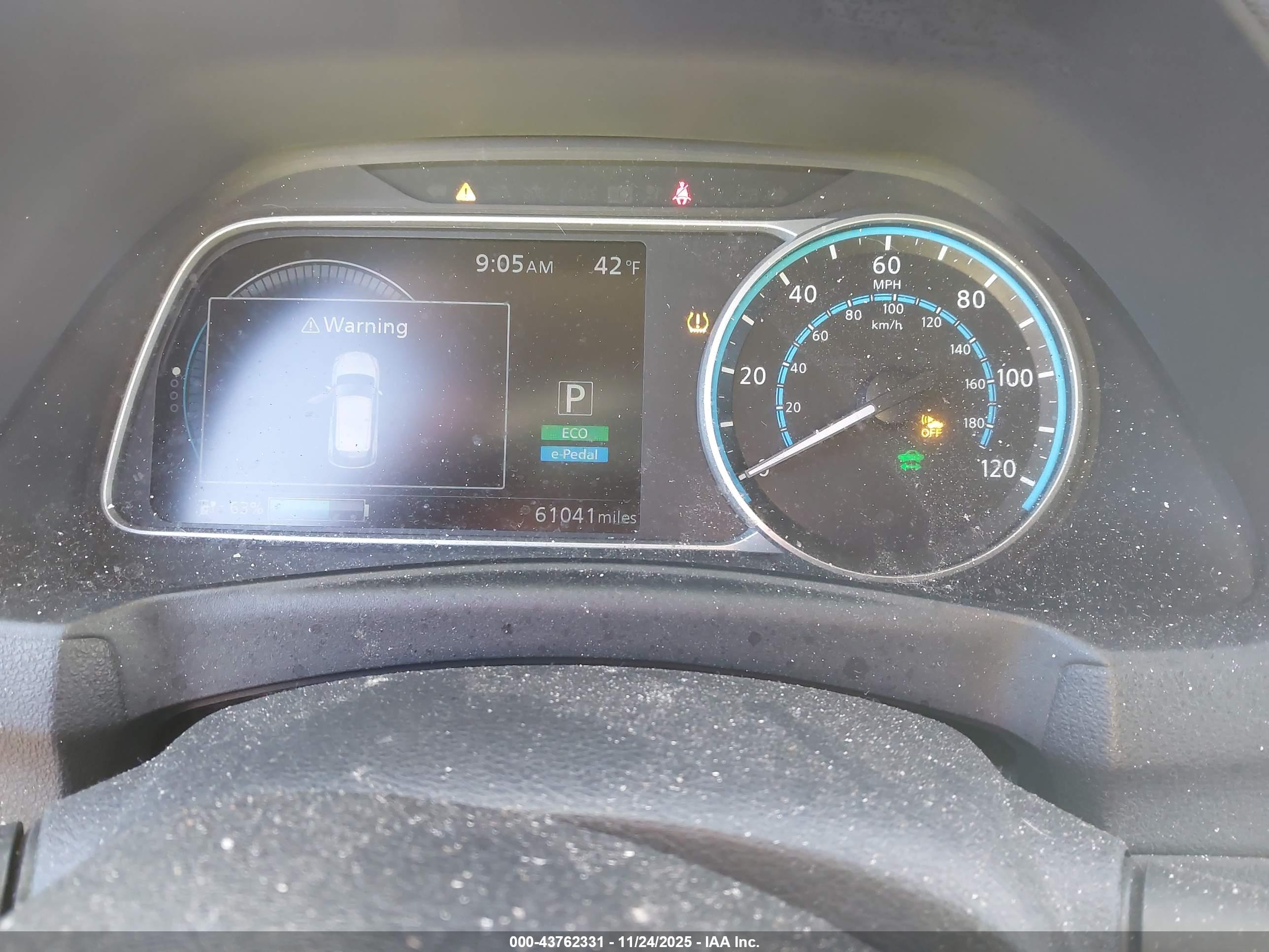 NISSAN LEAF image 7