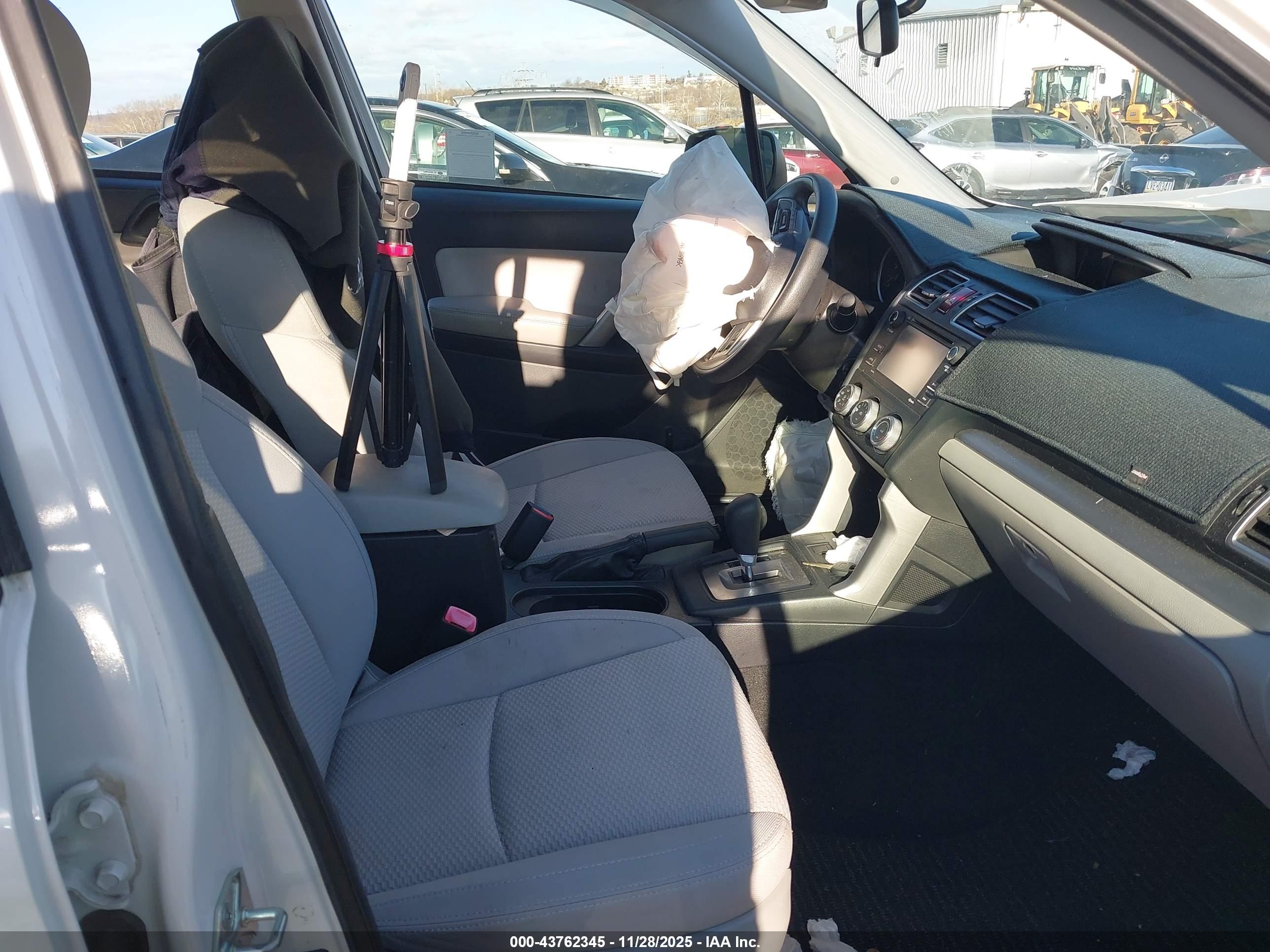 SUBARU FORESTER image 5
