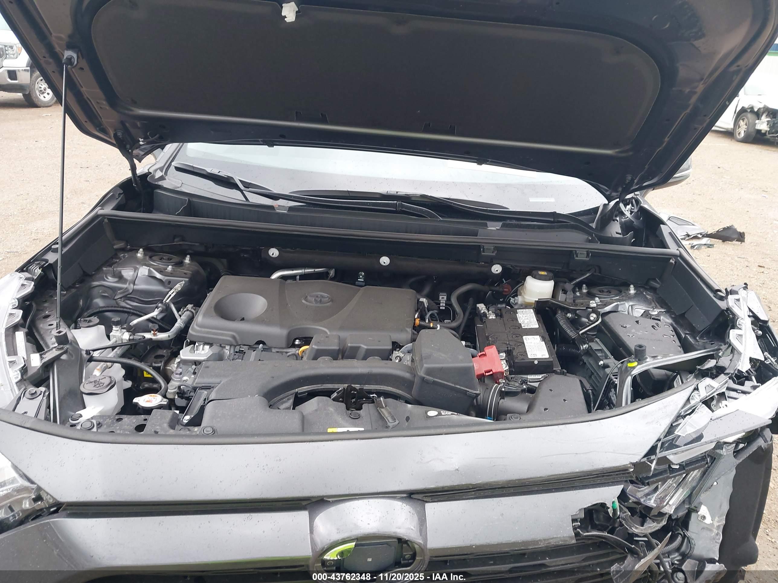 TOYOTA RAV4 image 10