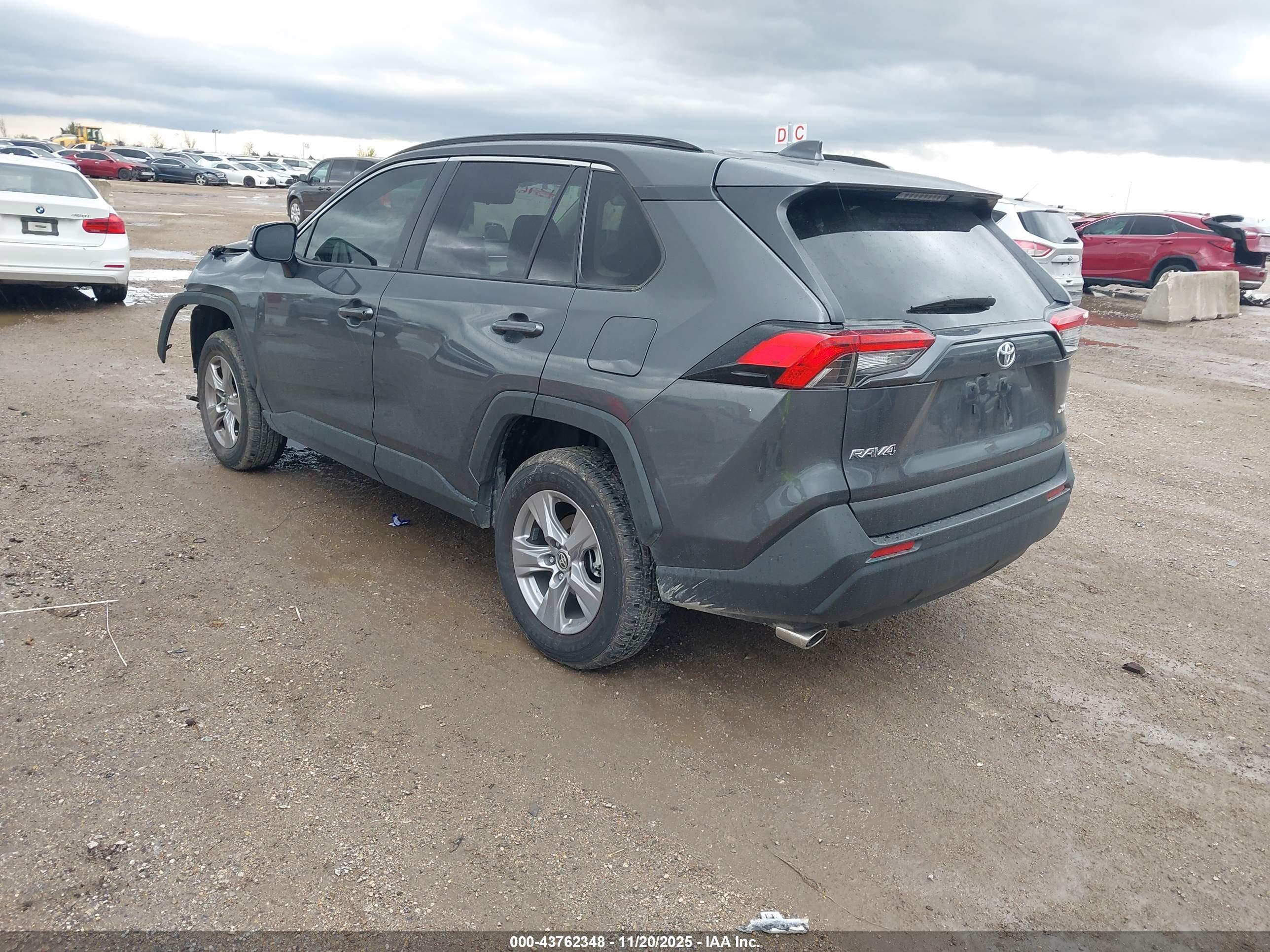 TOYOTA RAV4 image 3