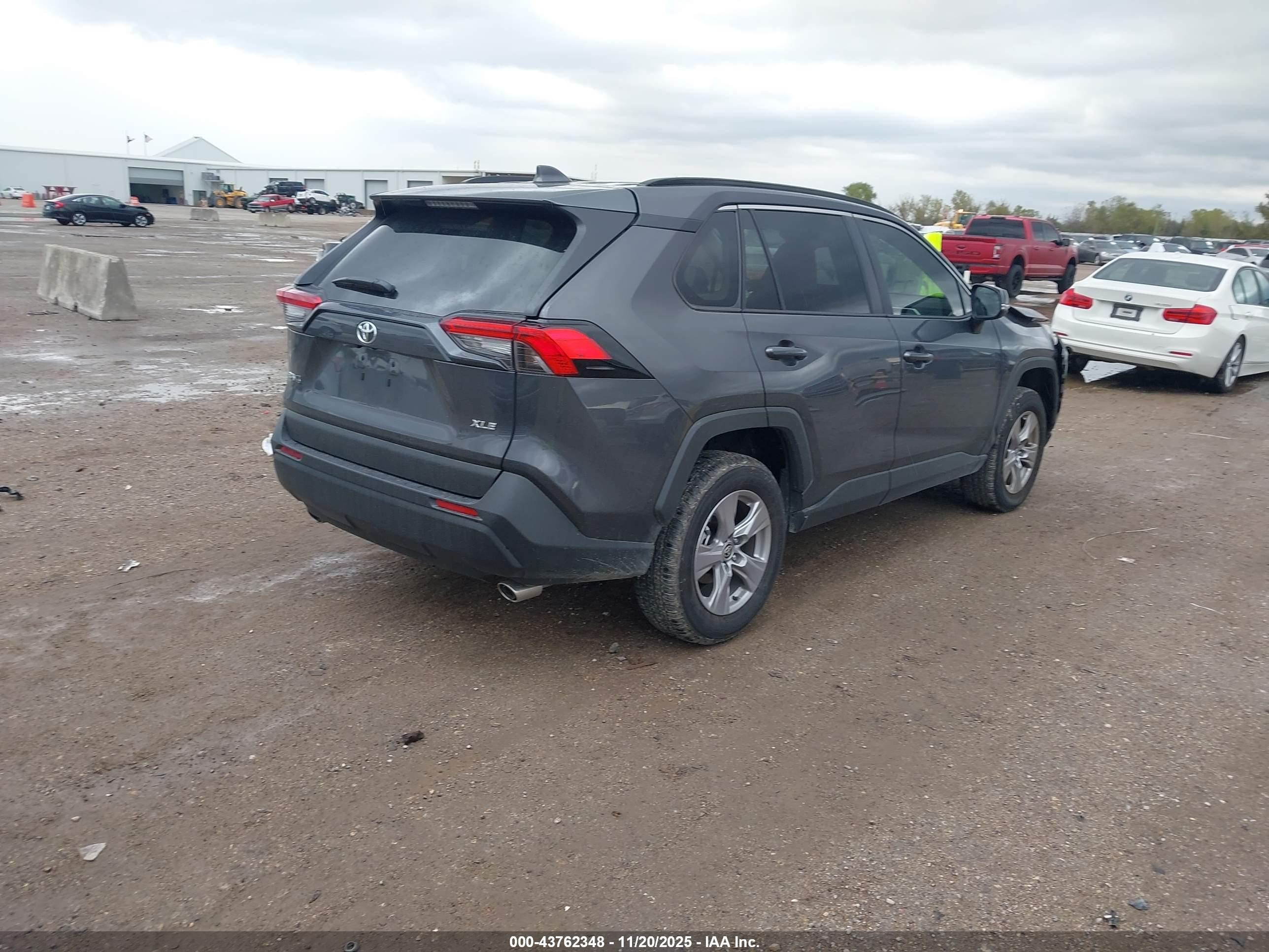 TOYOTA RAV4 image 4