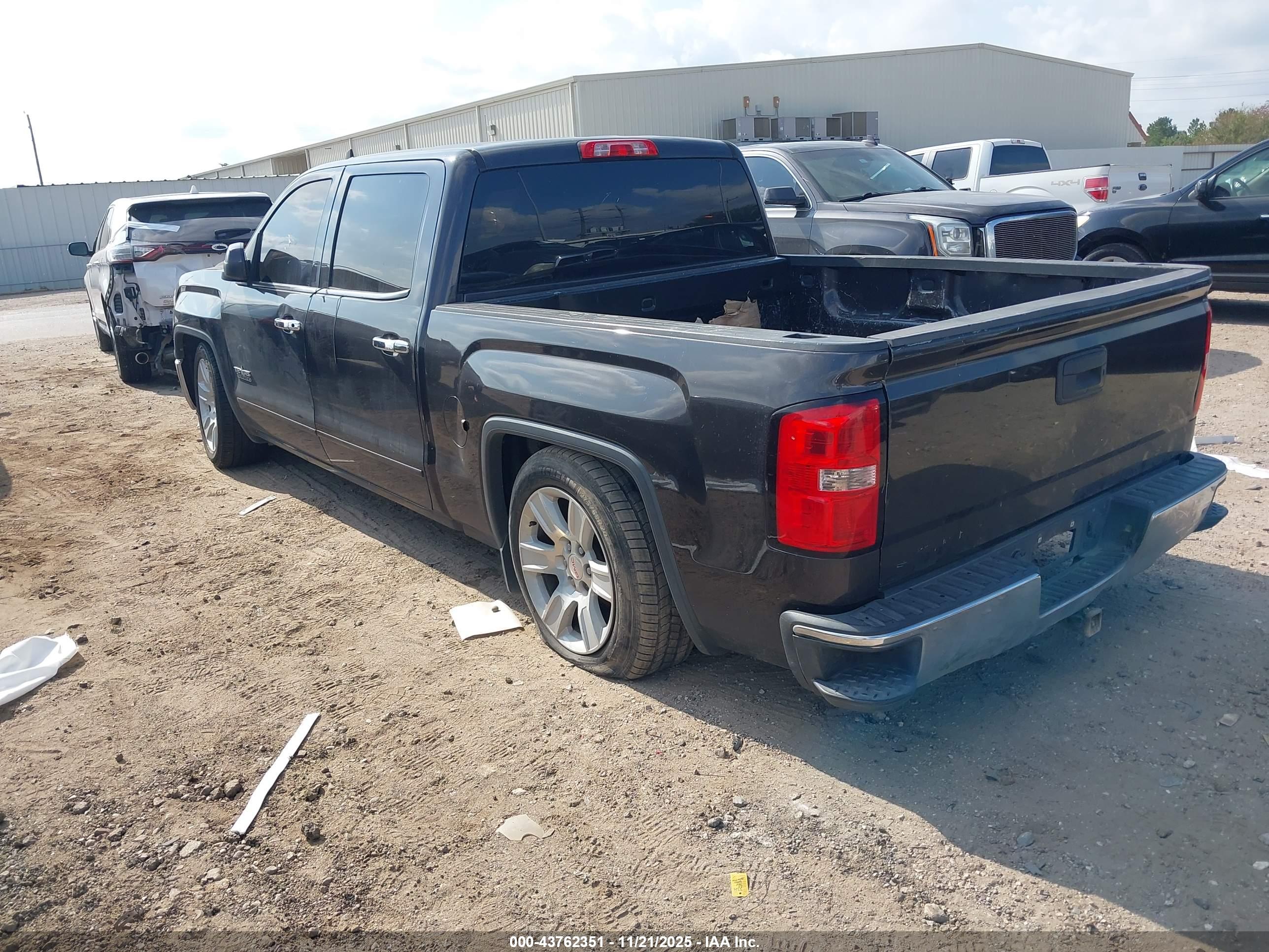 GMC SIERRA image 3