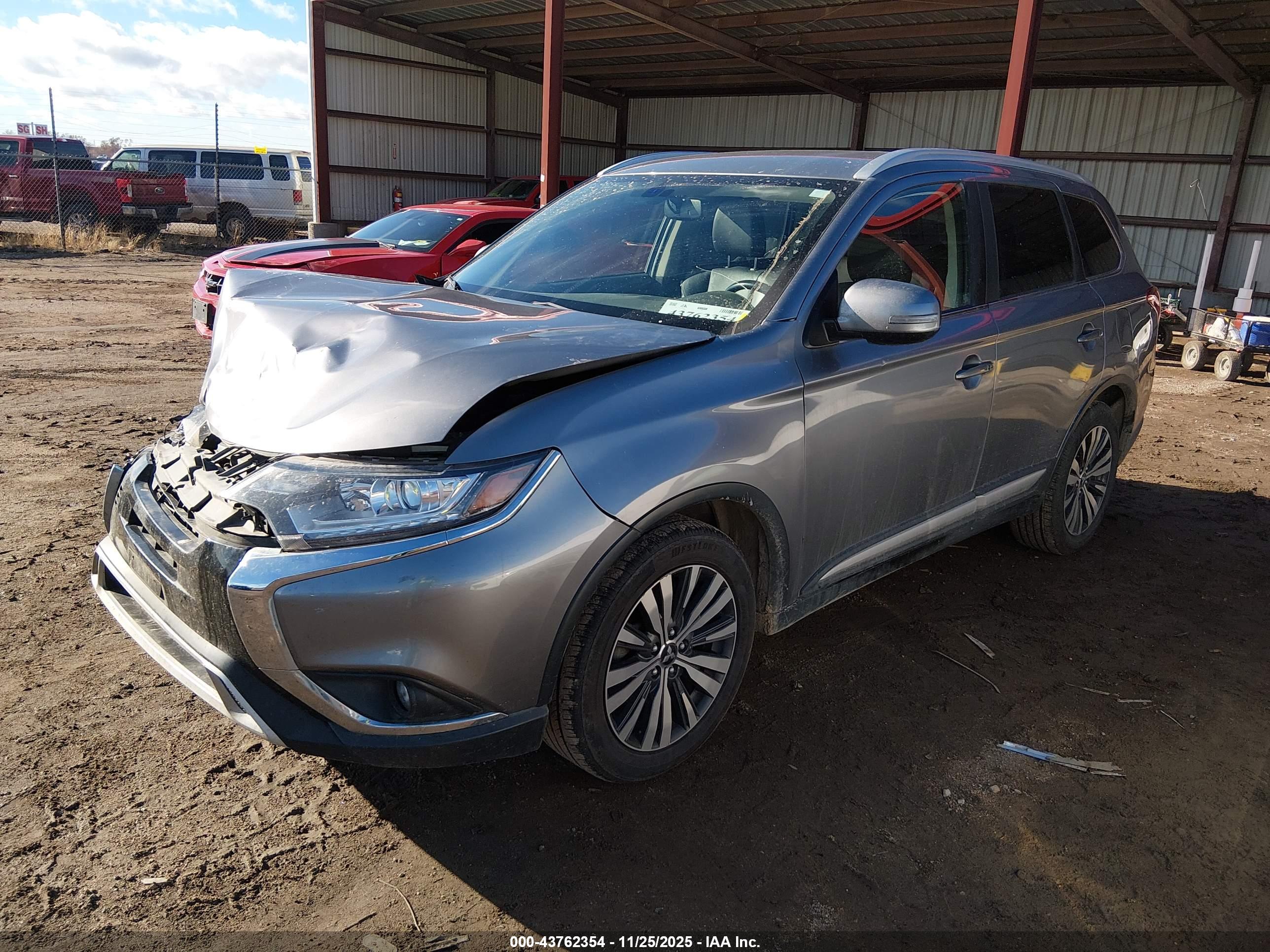 MITSUBISHI OUTLANDER image 2