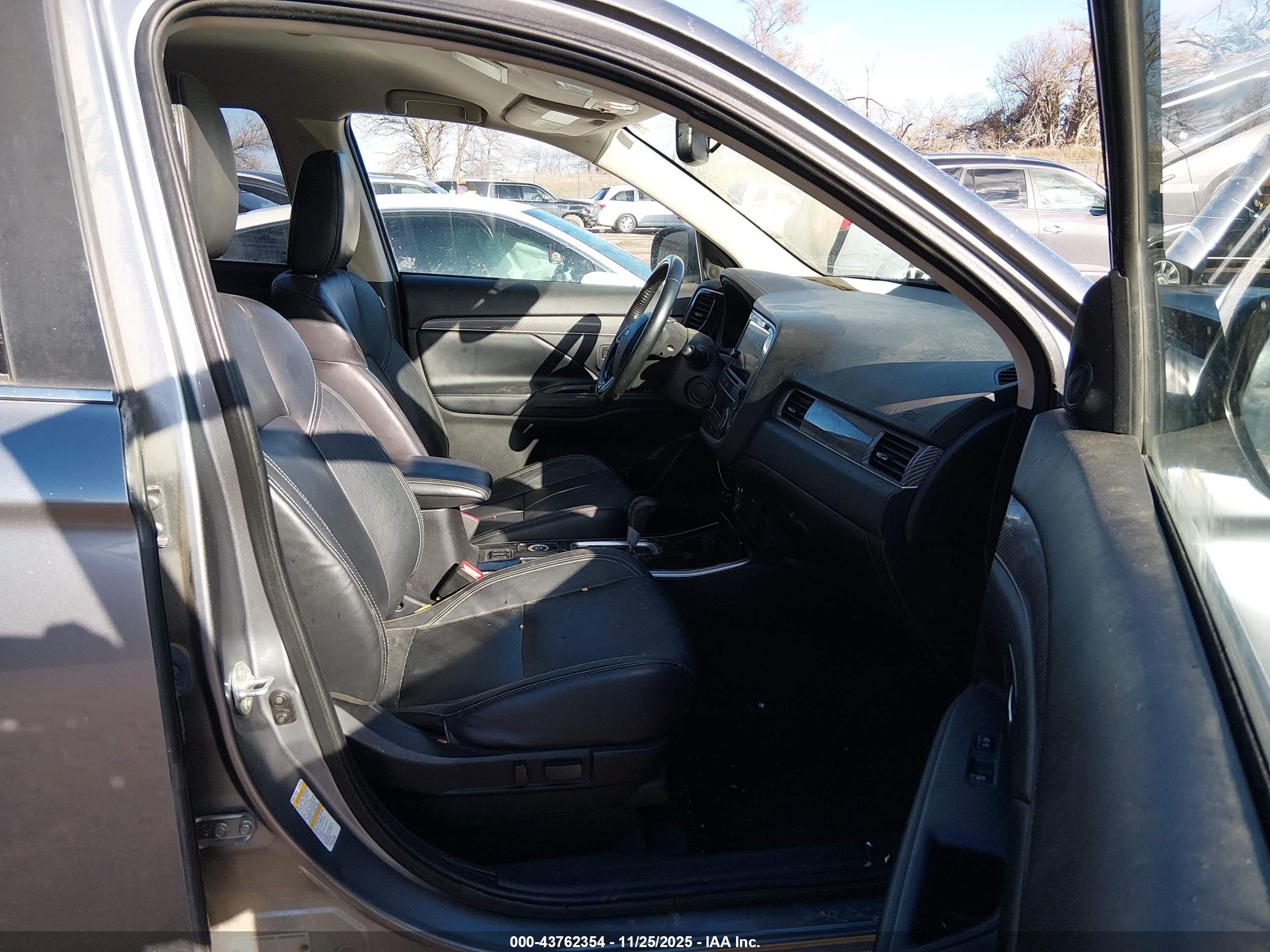 MITSUBISHI OUTLANDER image 5