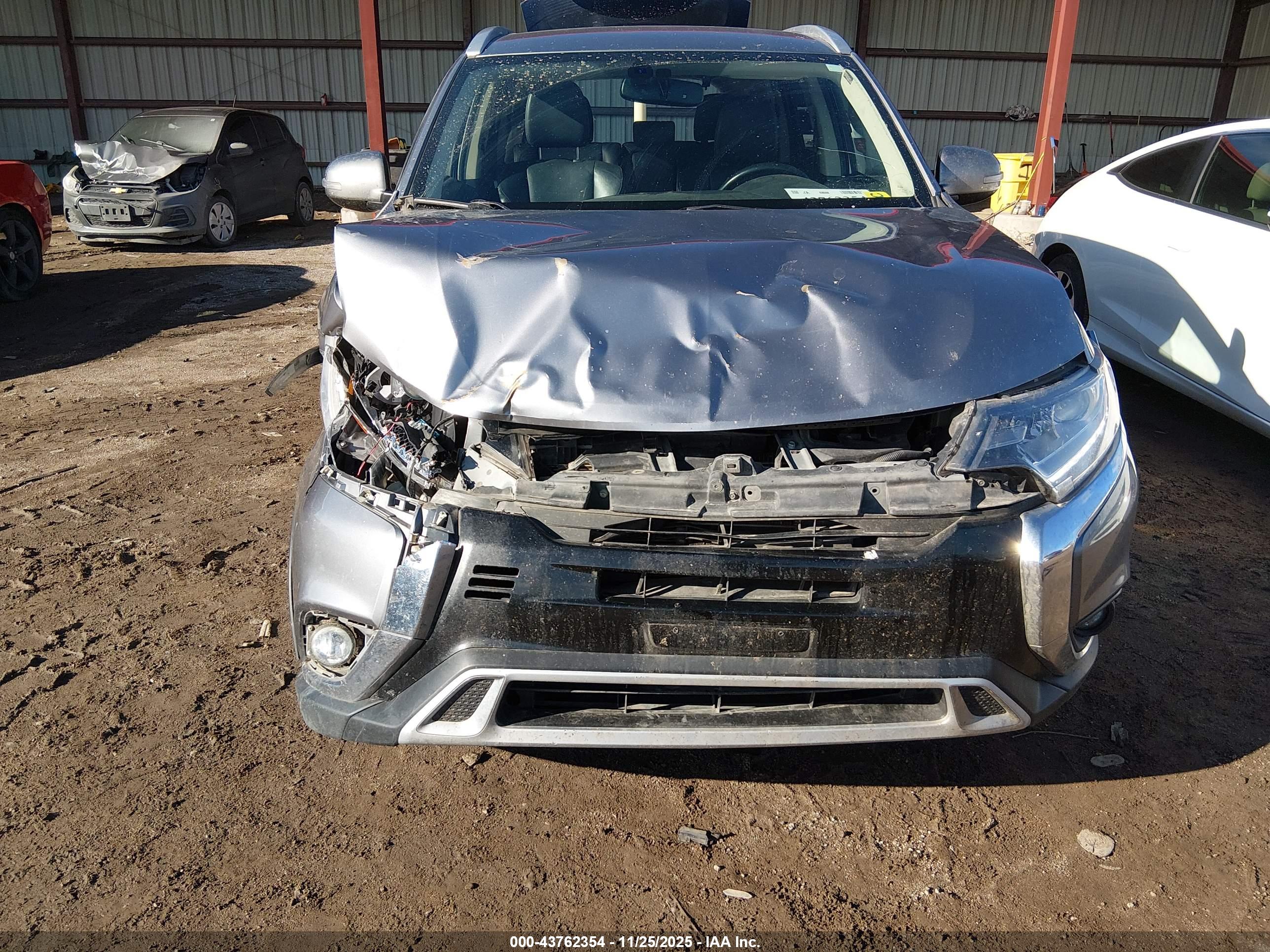 MITSUBISHI OUTLANDER image 6