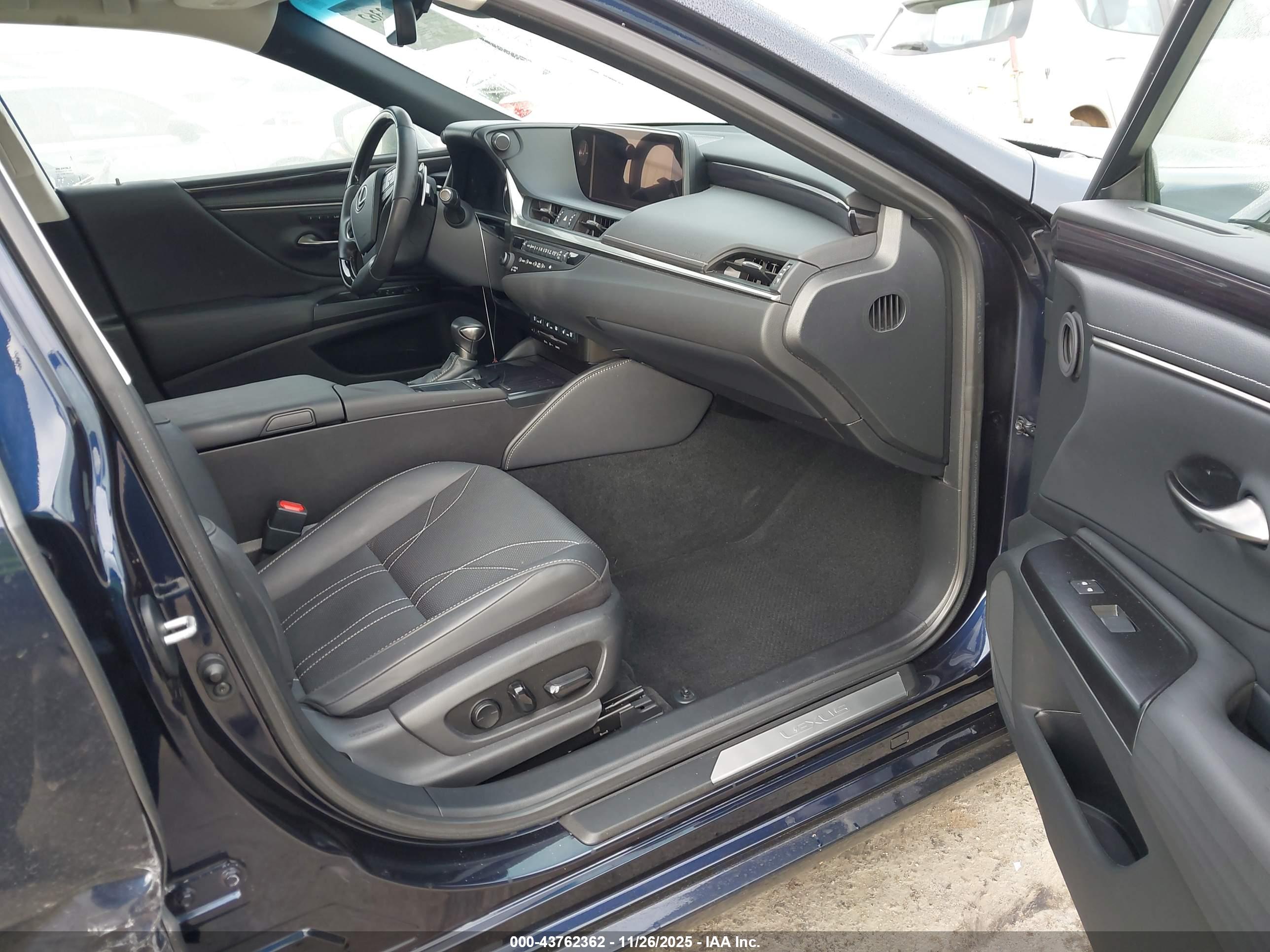 LEXUS ES image 5