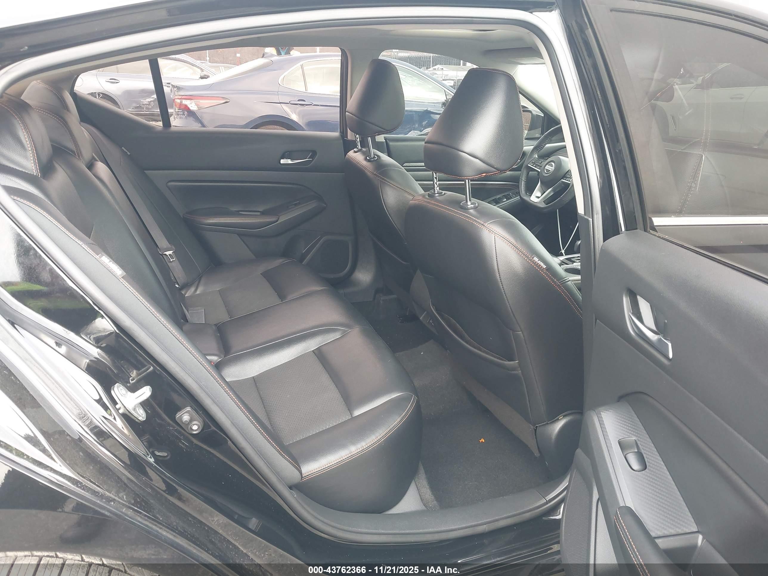 NISSAN ALTIMA image 8