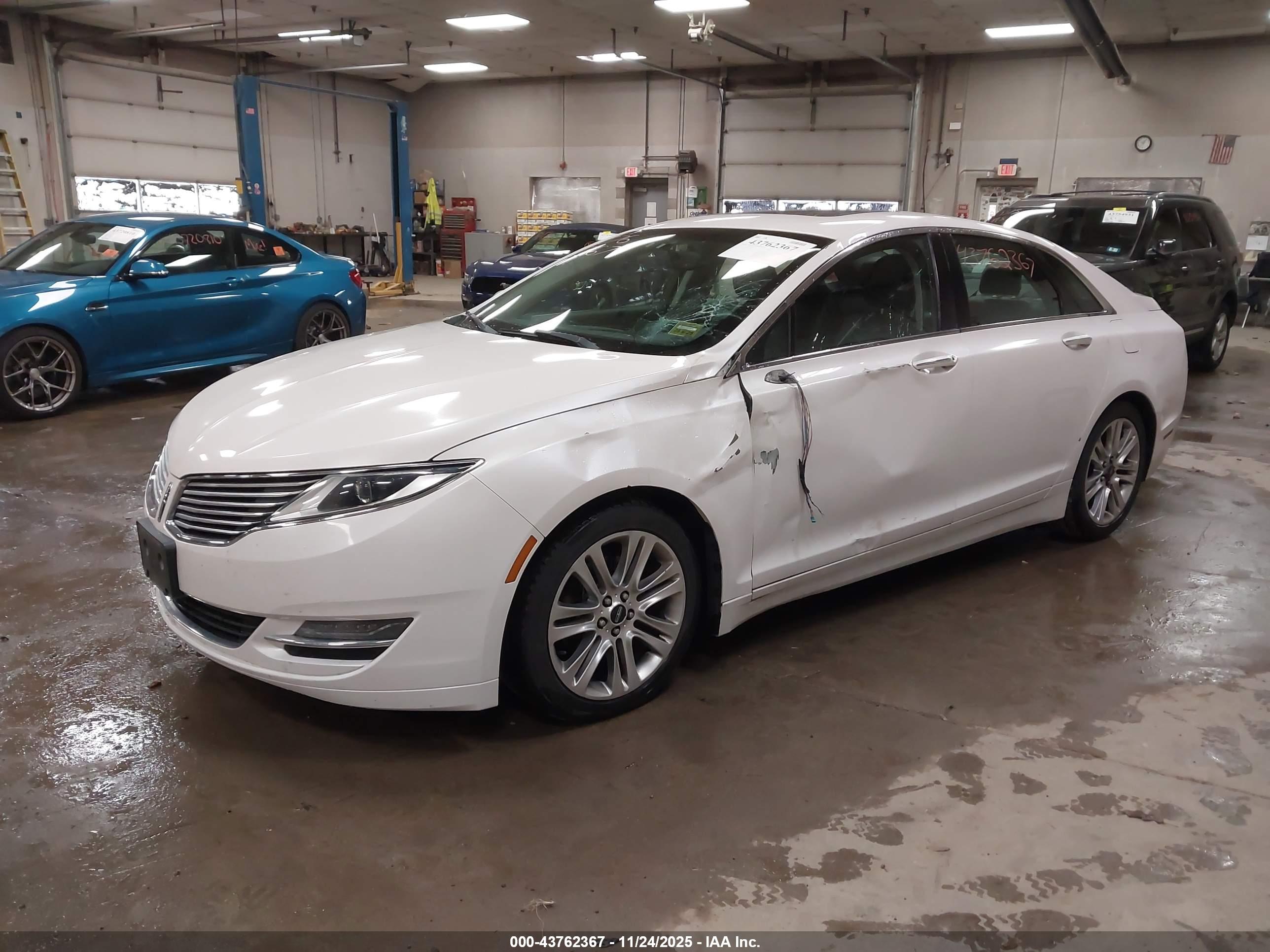 LINCOLN MKZ image 2