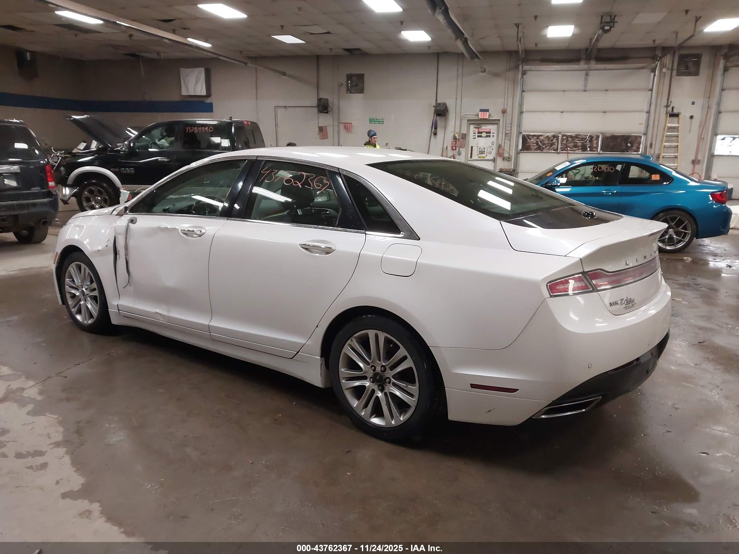 LINCOLN MKZ image 3