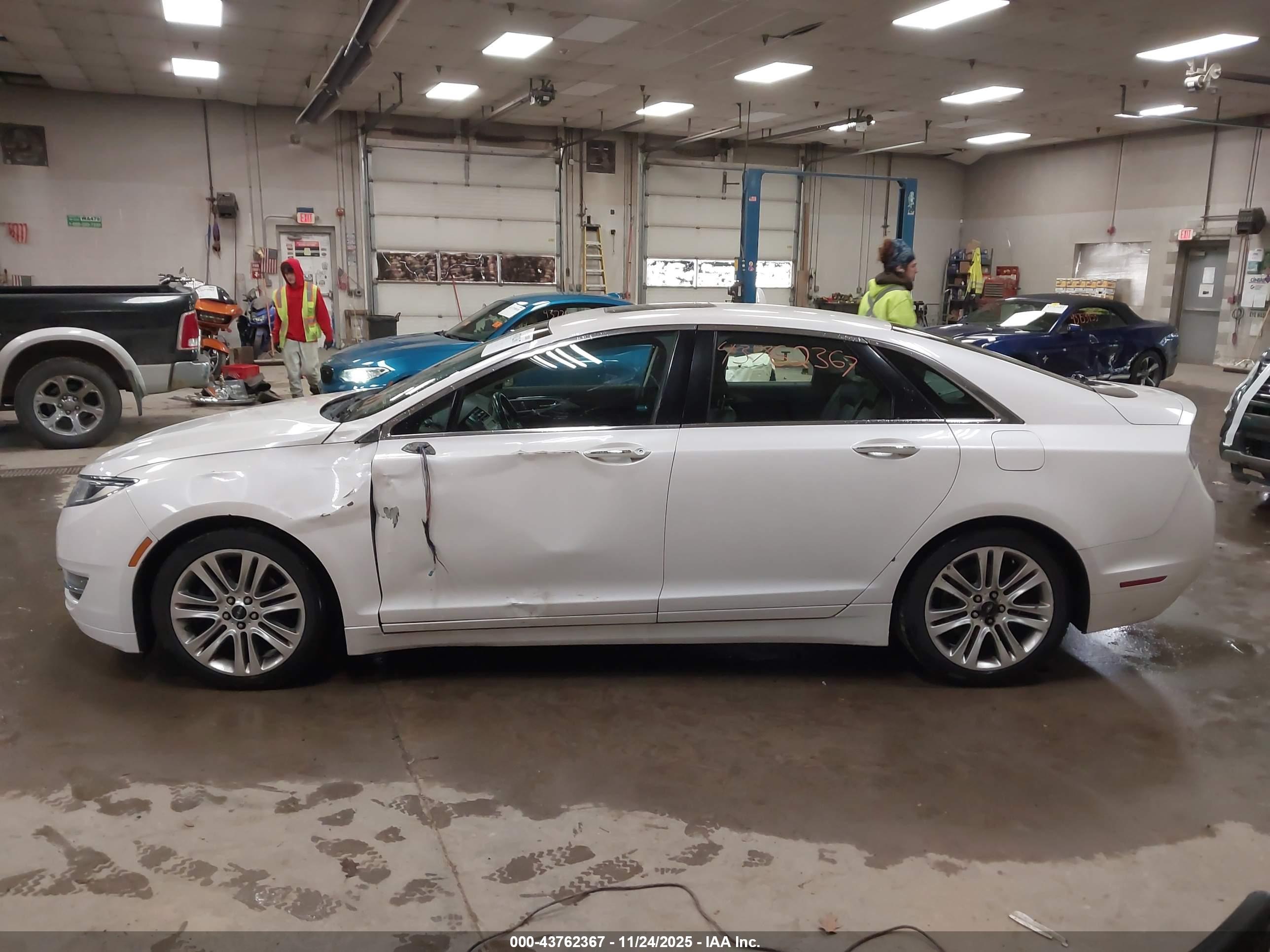 LINCOLN MKZ image 6