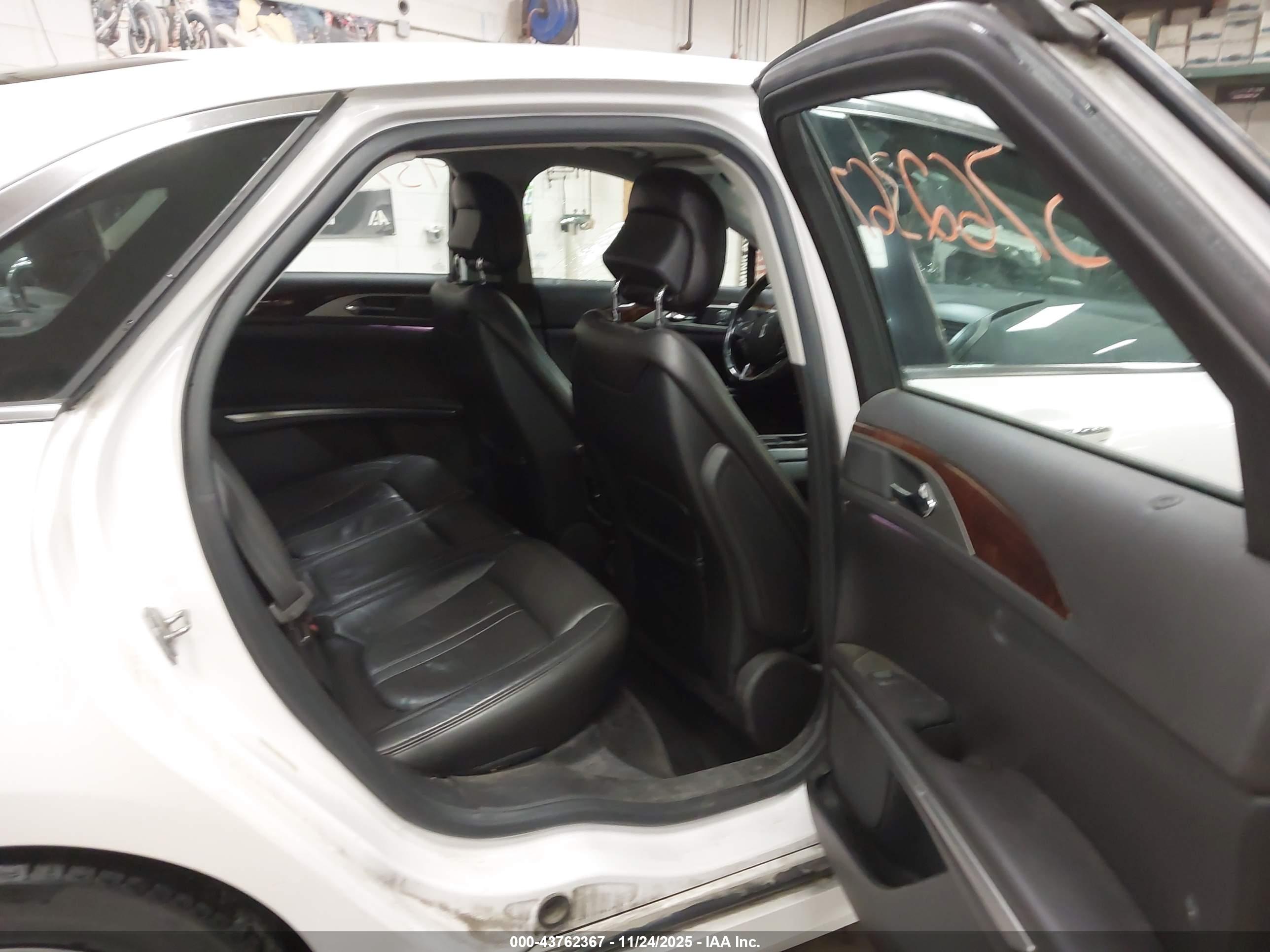 LINCOLN MKZ image 8